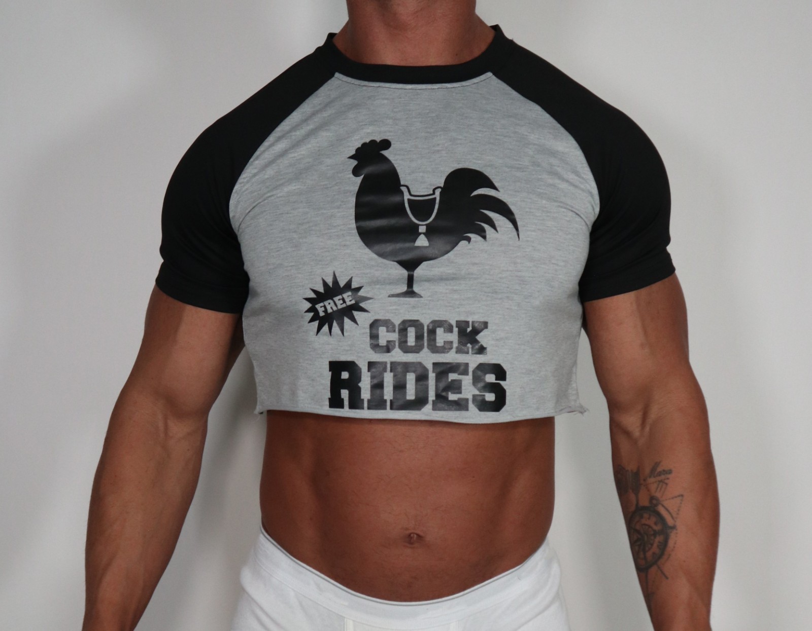 2 MEN'S FUN CROPPED SHIRTS BOTH SIZE S gallery