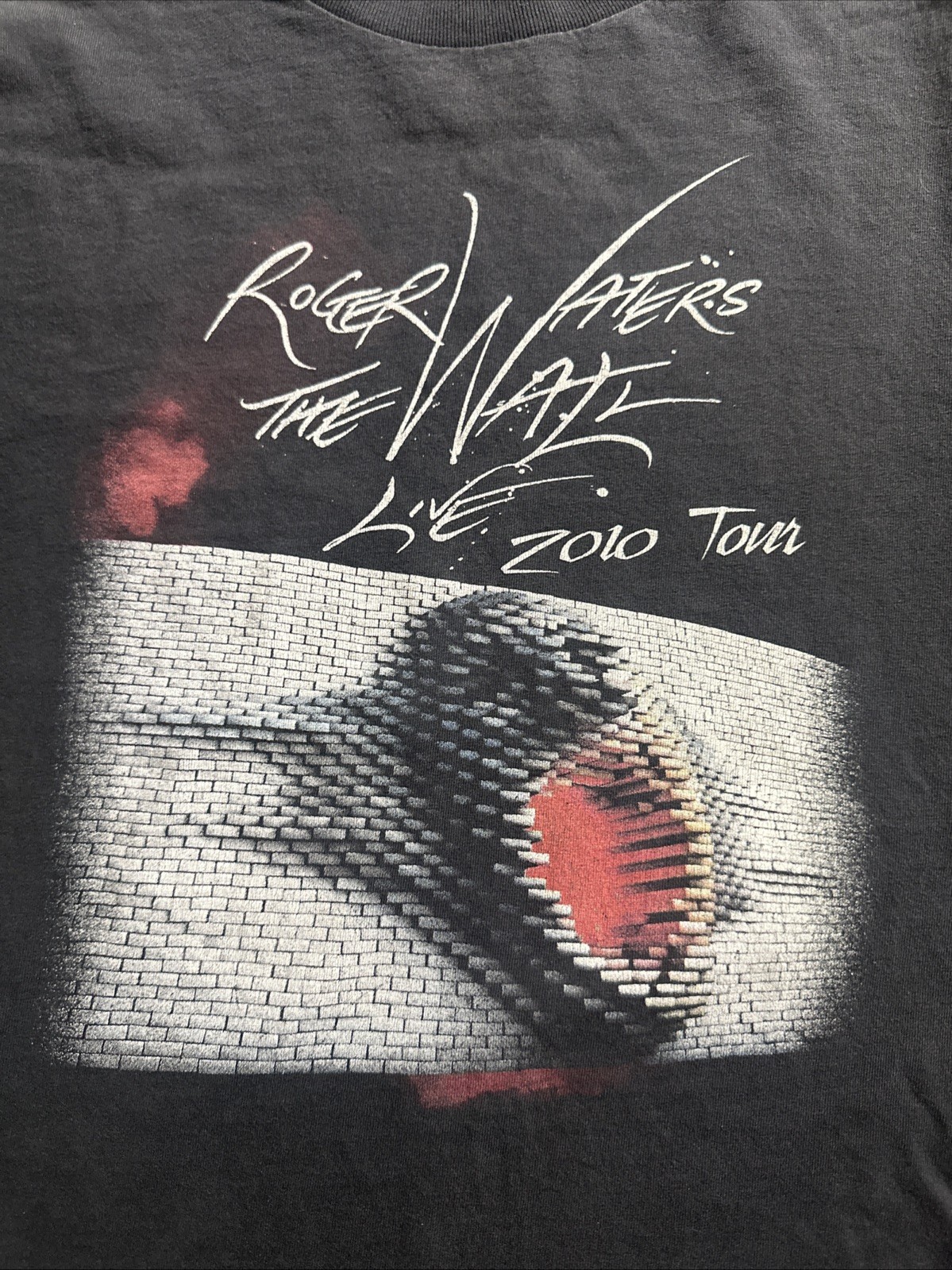 Vintage Pink Floyd T-Shirt Roger Waters Live 2010 Tour Rare Size Large gallery