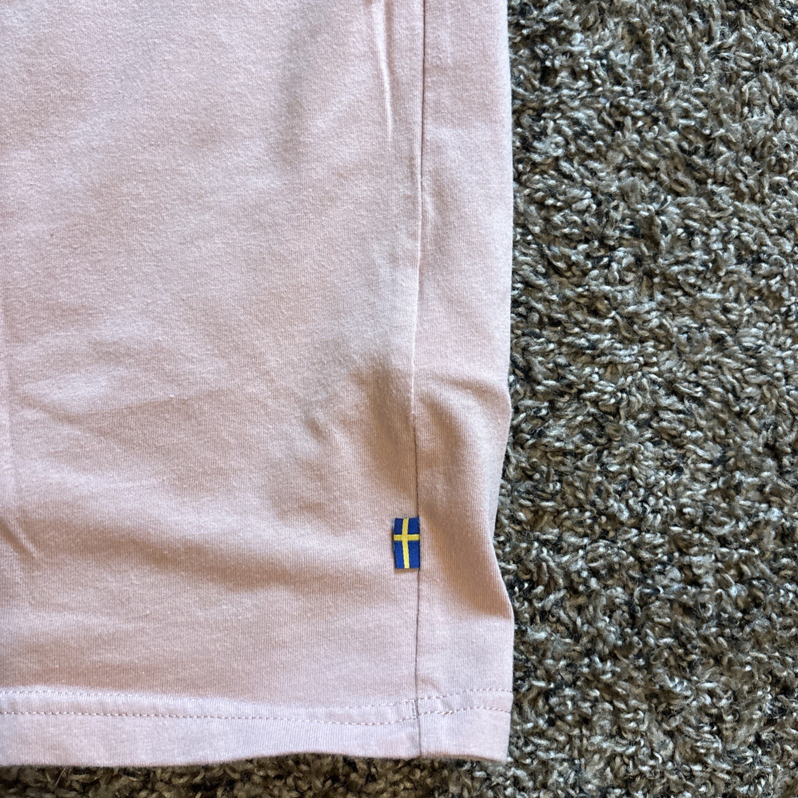 Fjall Raven Logo T Shirt Men’s Size M Dusty Rose Hiking Outdoors Cotton blend gallery