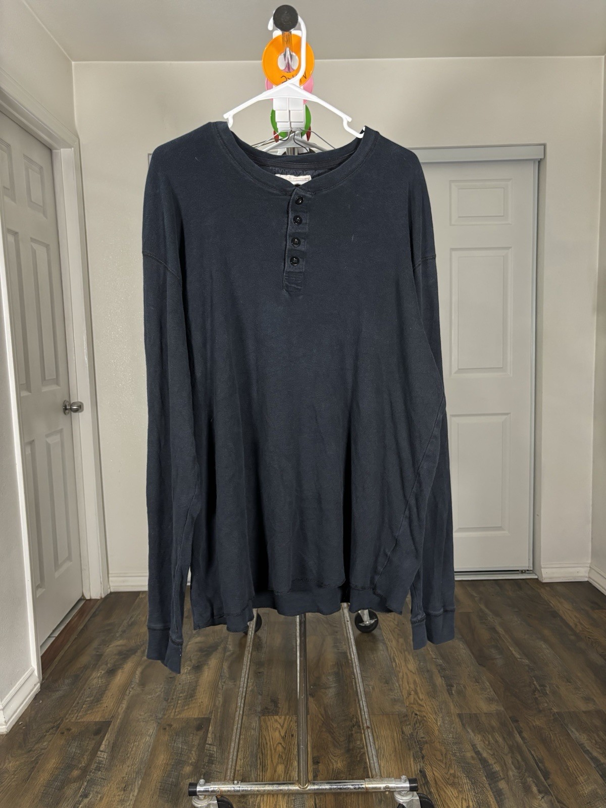 Levi’s Men’s Black Solid Henley Long Sleeve Cotton Knit Button T-Shirt XXL