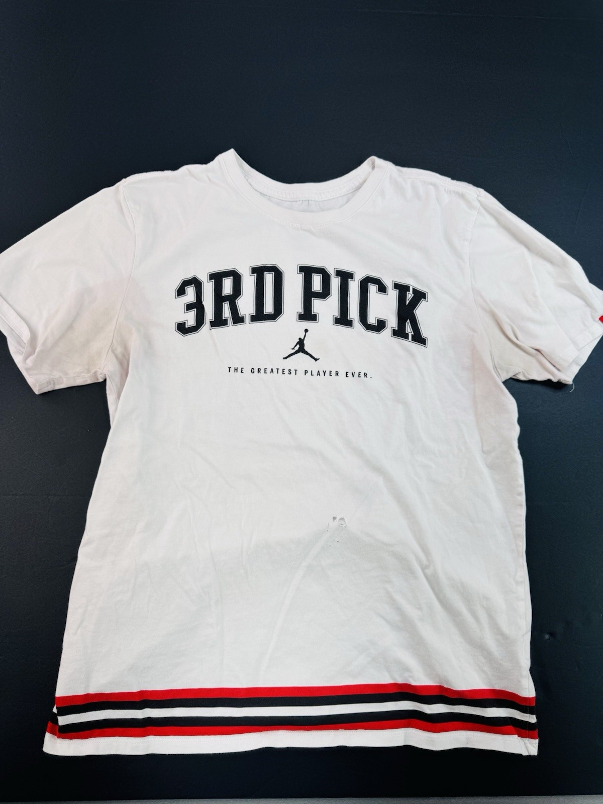 Nike Air Jordan T-Shirt Graphic Print Mens Size Large White Red 3rd Pick Hole gallery
