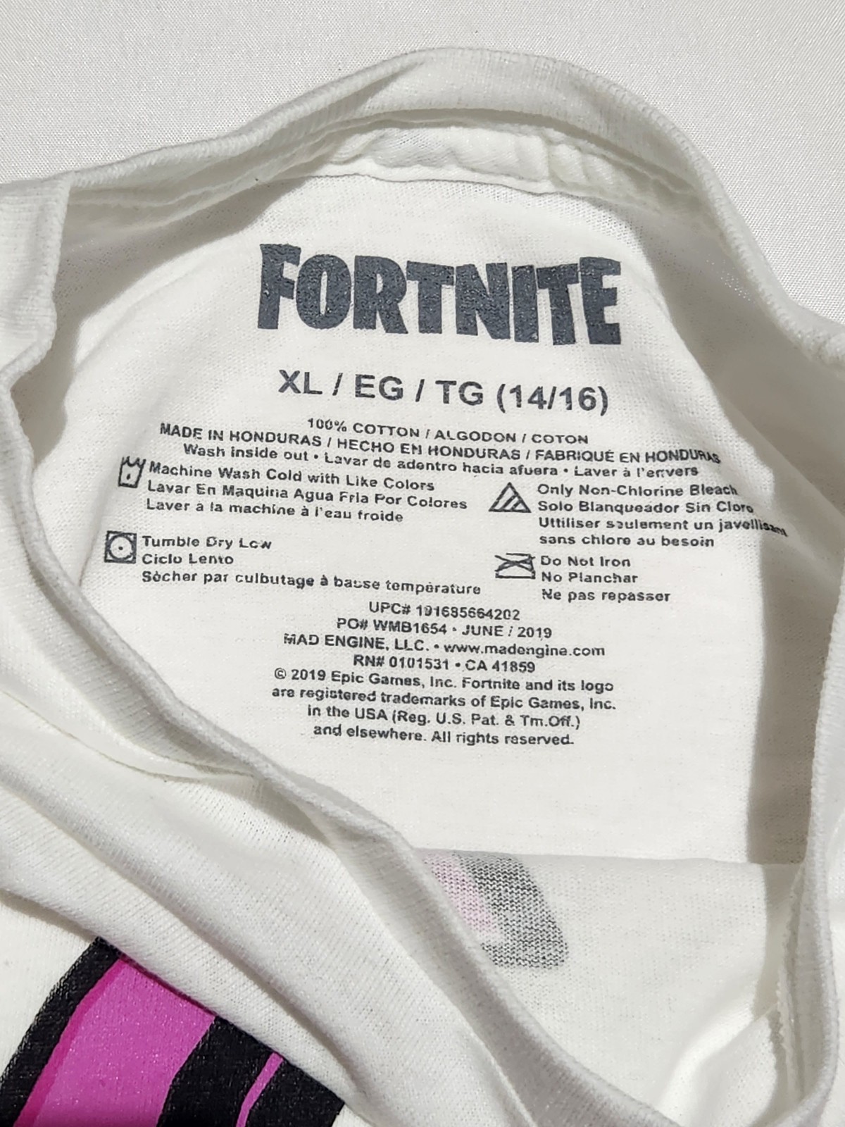 Fortnite T-Shirt XL Boys White Loot Llama Lama Pinata Graphic Tee Epic Games gallery