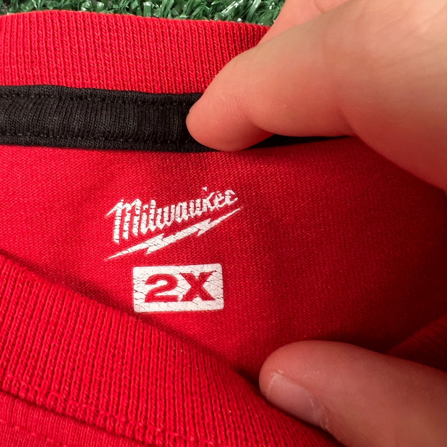 Milwaukee T-Shirt Men's 2XL Red Short Sleeve Pocket Workwear Crewneck Cotton gallery
