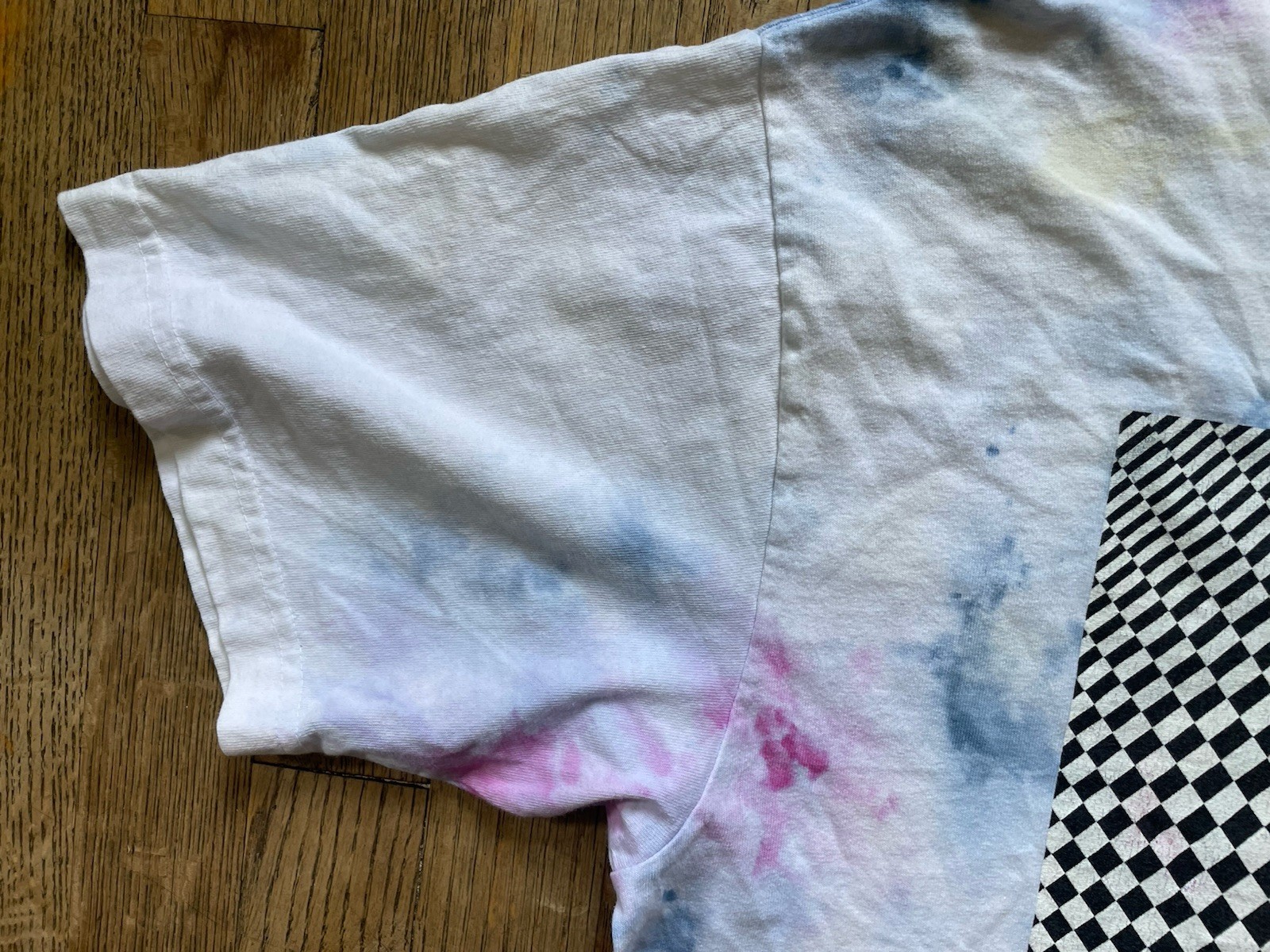 Beach House Band 7 Op Art Maison De Plage Tie-Dyed Band Tee, Men’s XL, Dream Pop gallery