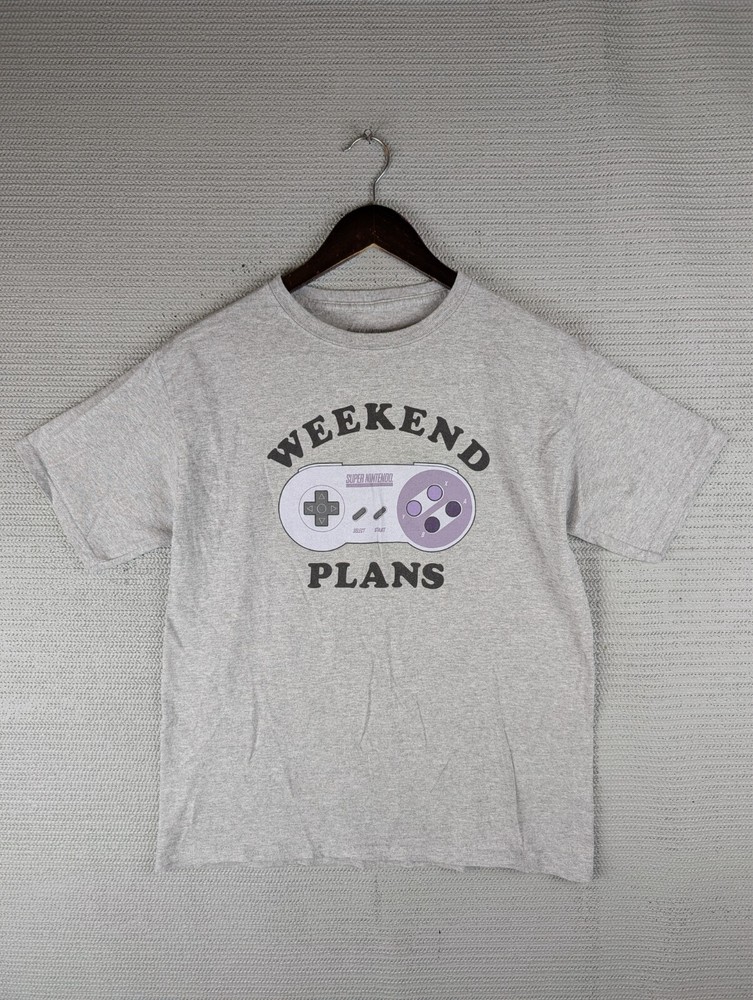 Nintendo T-shirt Weekend Plans gaming controller funny size large fits medium