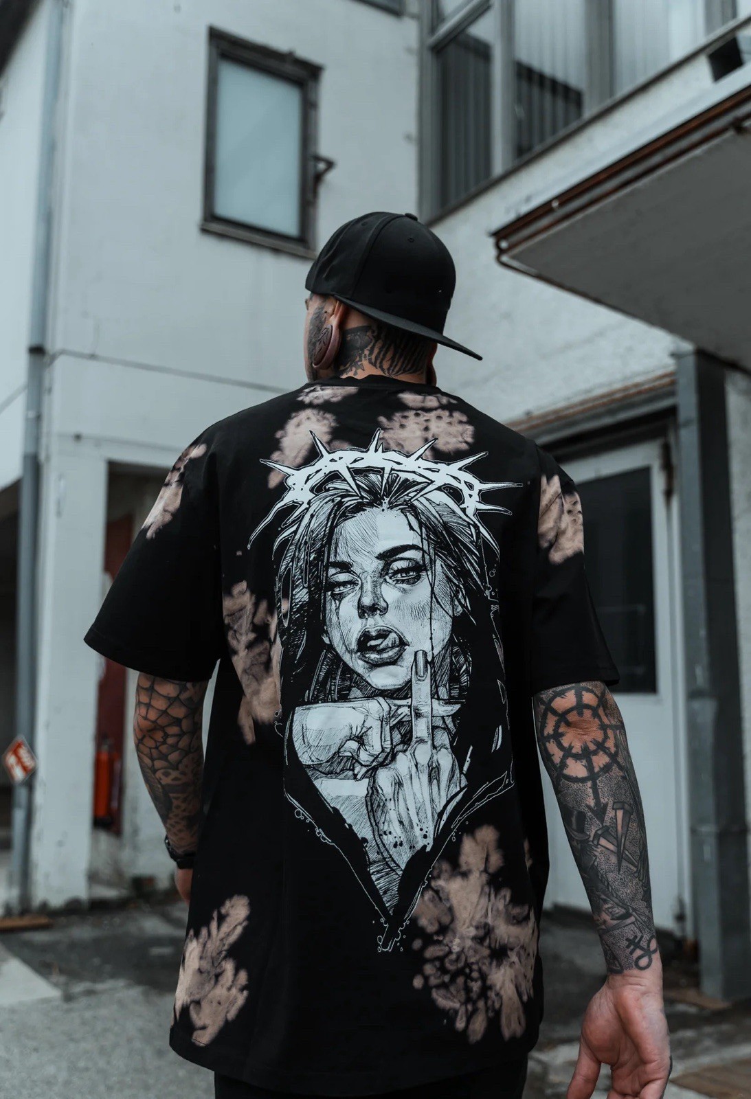 STAY COLD APPAREL MIDDLE FINGER UP – T-SHIRT (RUSTY BLEACHED)