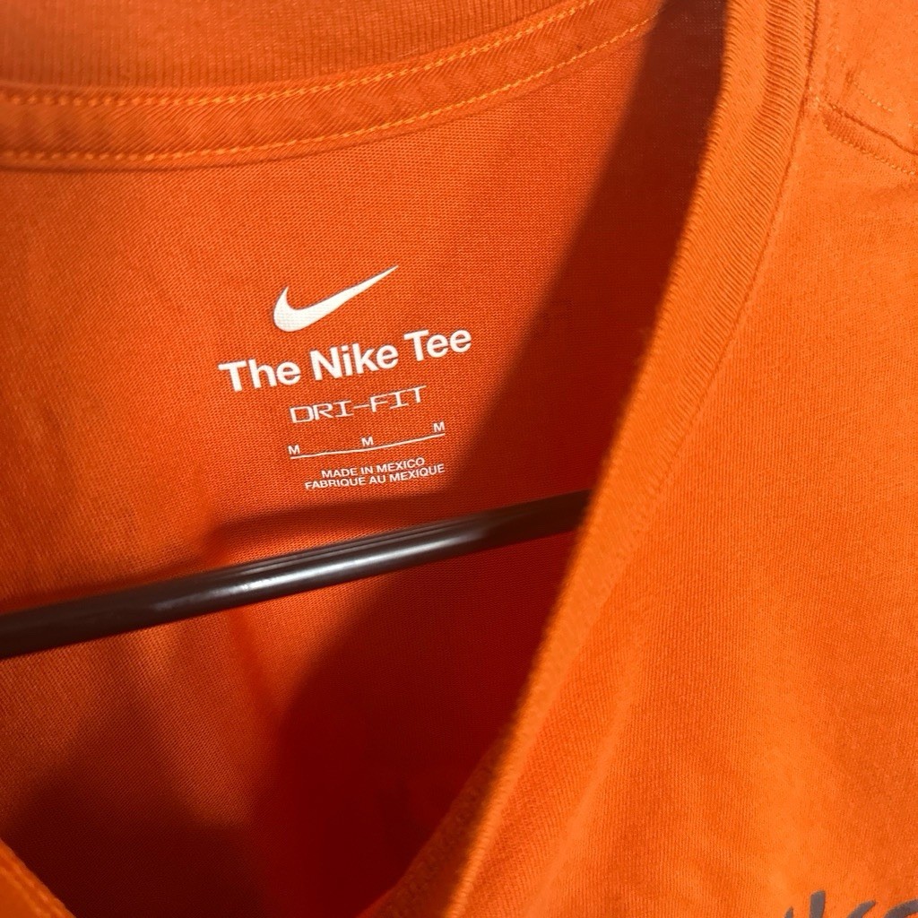 Nike Dri-FIT The Nike Tee Men's M Orange Graphic Logo Short Sleeve Crew gallery