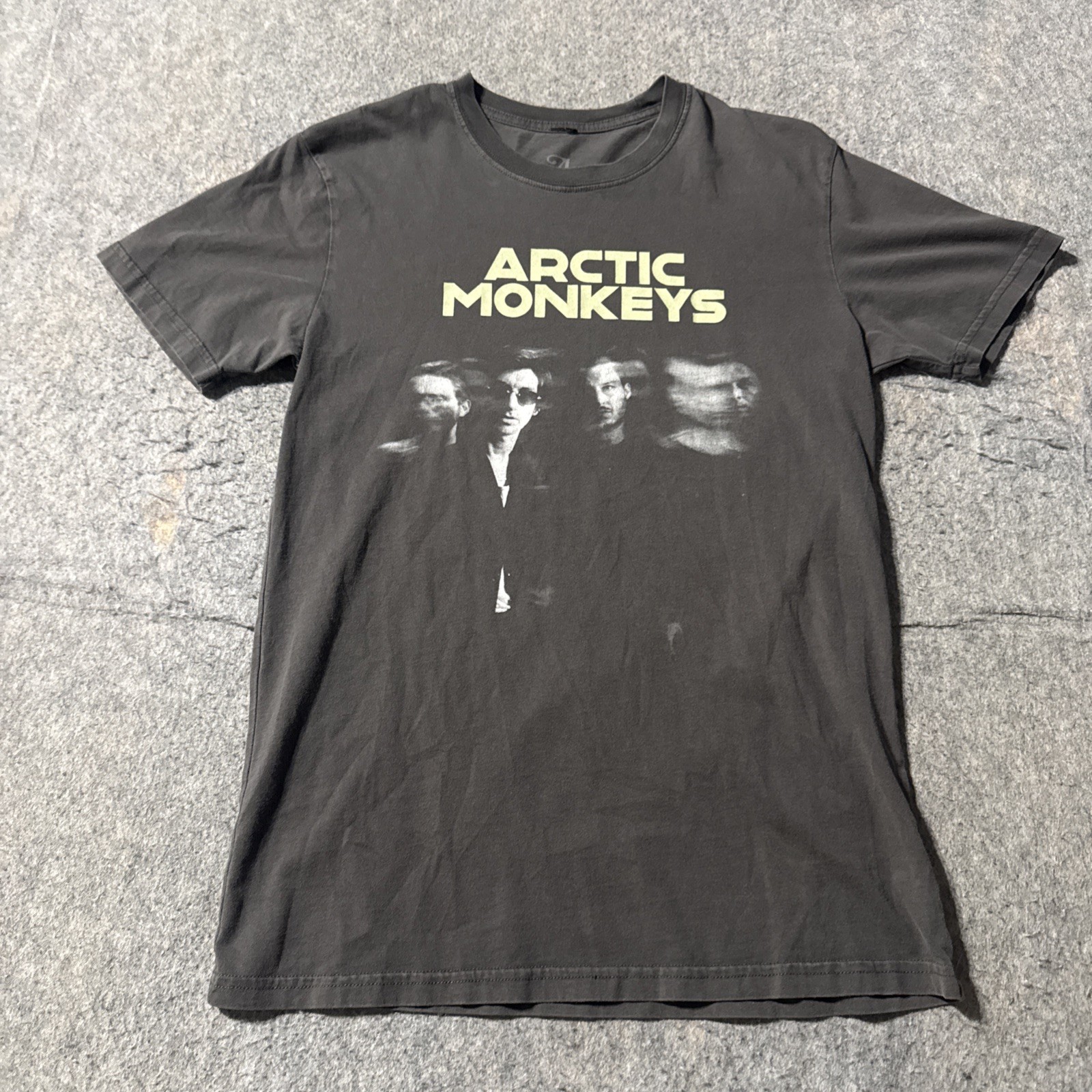 Arctic Monkeys T Shirt Mens Small Graphic Print Short Sleeves Logo Spellout Gray