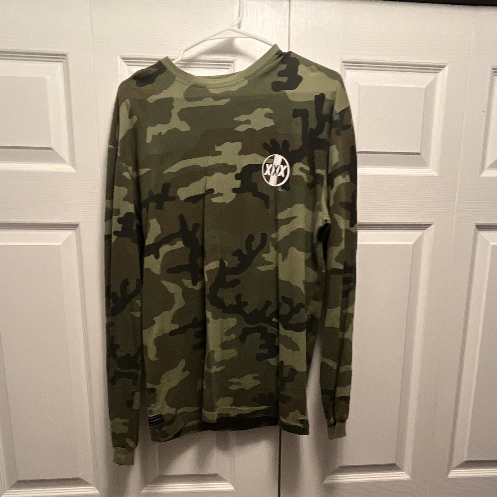 10.Deep Men’s M Green Camo Crew Neck Long Sleeve Cotton Knit T-Shirt Logo