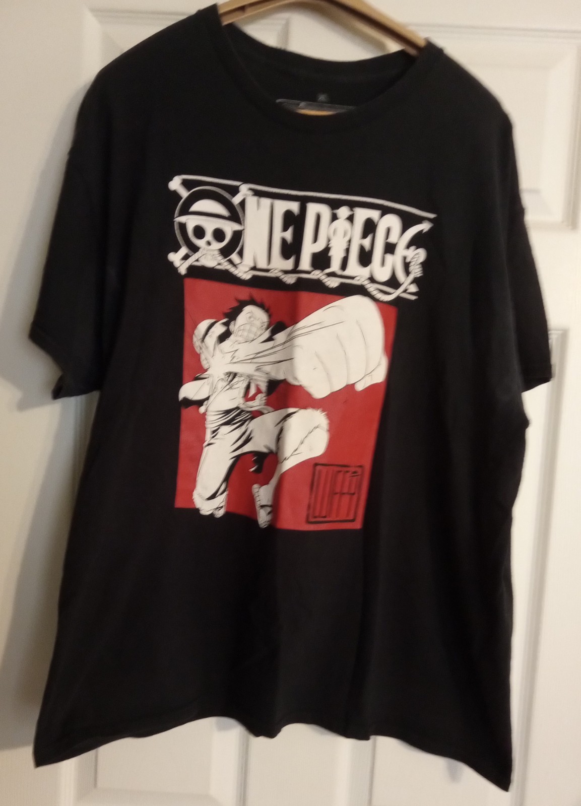 One Piece Black T-shirt. Adult Size XL. Luffy Straw Hat Punch gallery