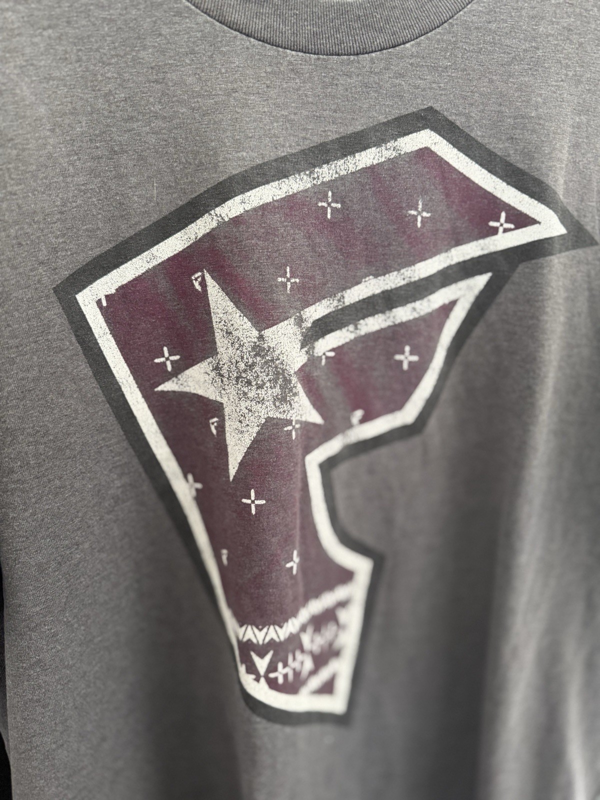 FSAS Famous Stars and Straps Adult Large T Shirt Grey Maroon BANDANA Print RARE! gallery