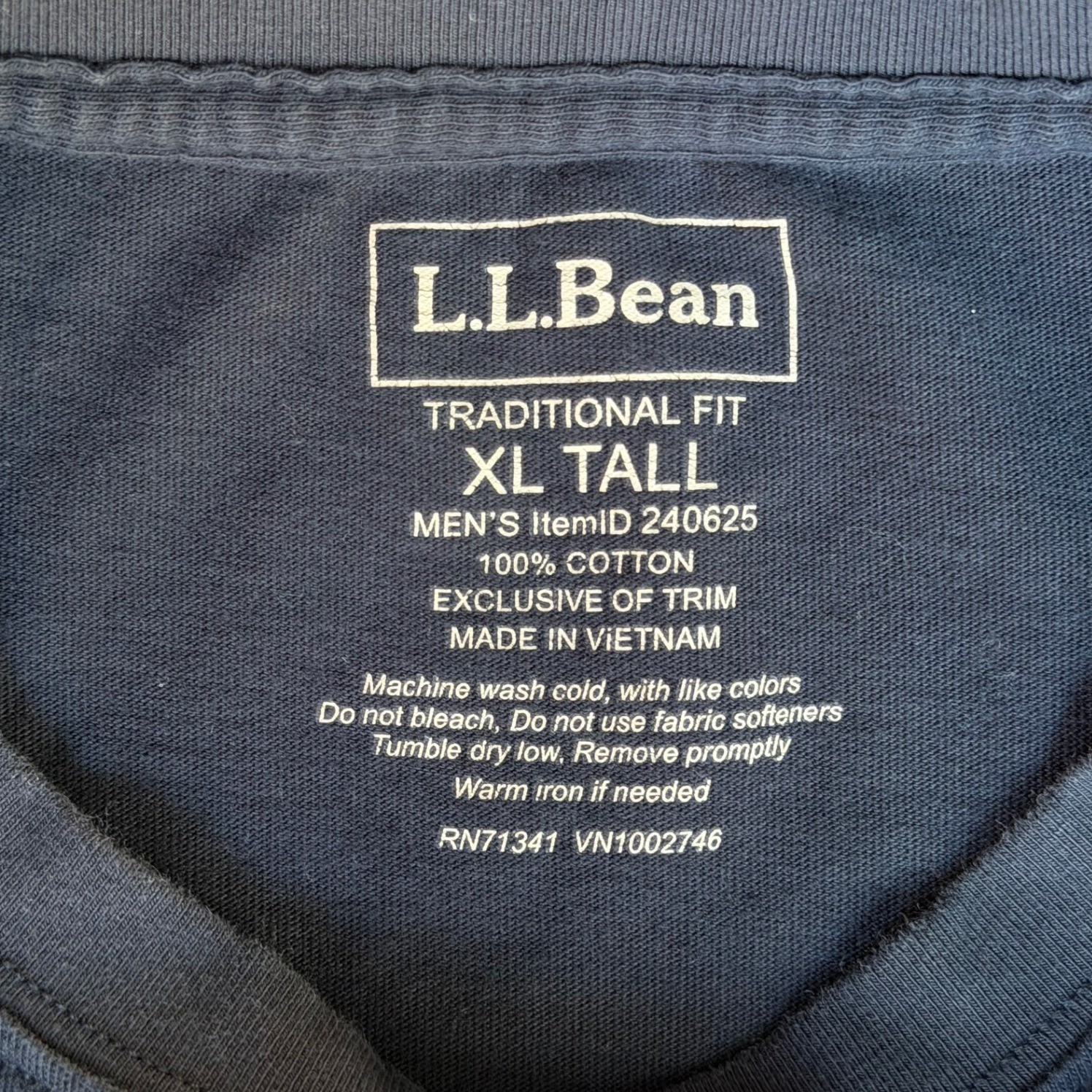 LL Bean Mens XL Tall Navy Blue Cotton Pocket T-Shirt Traditional Fit 240625 gallery