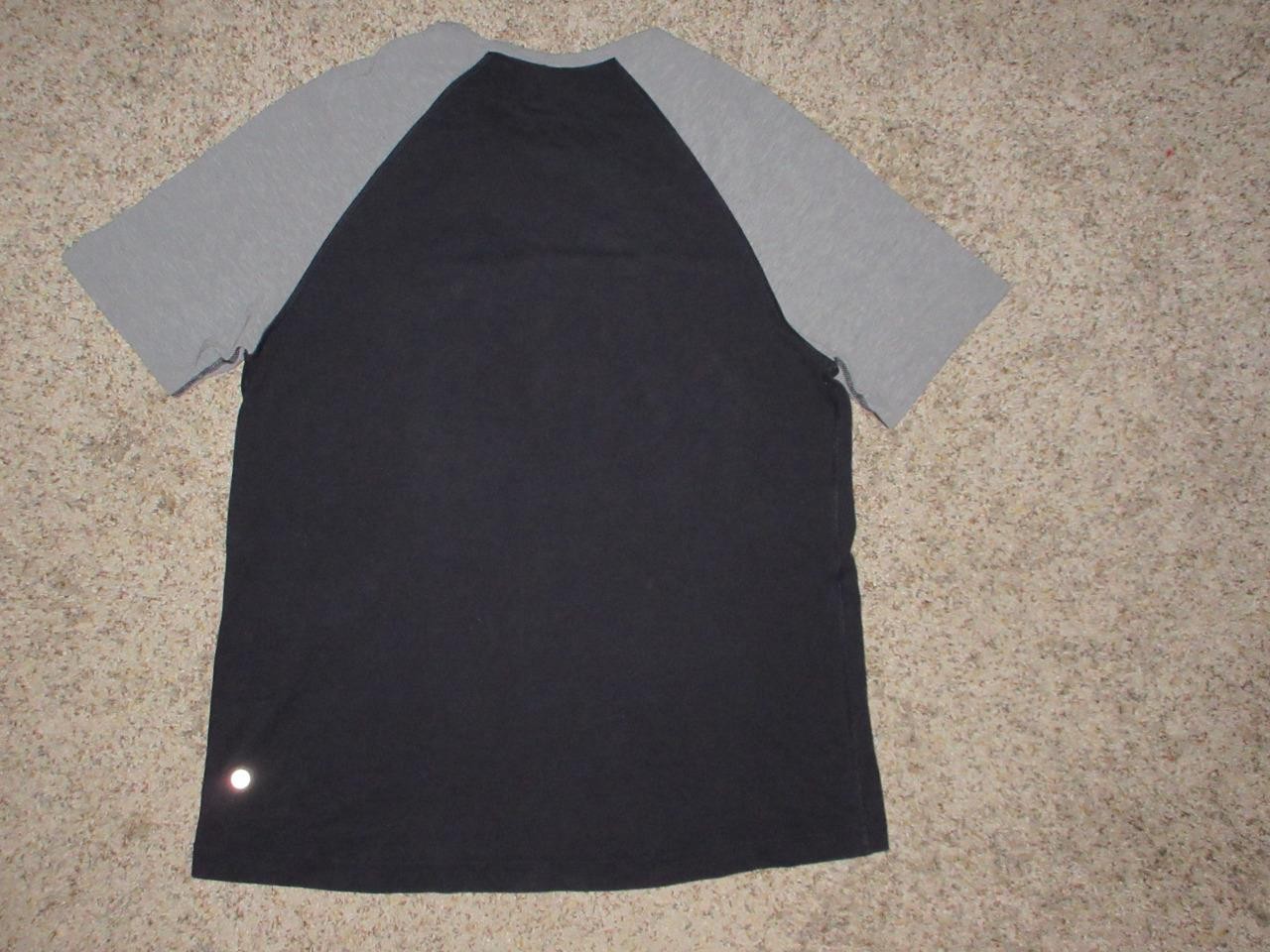 LULULEMON TEE T-SHRT MEN SZ XL NAVY BLUE GRAY COLOR BLOCK SHORT SLEEVE CREW NECK gallery