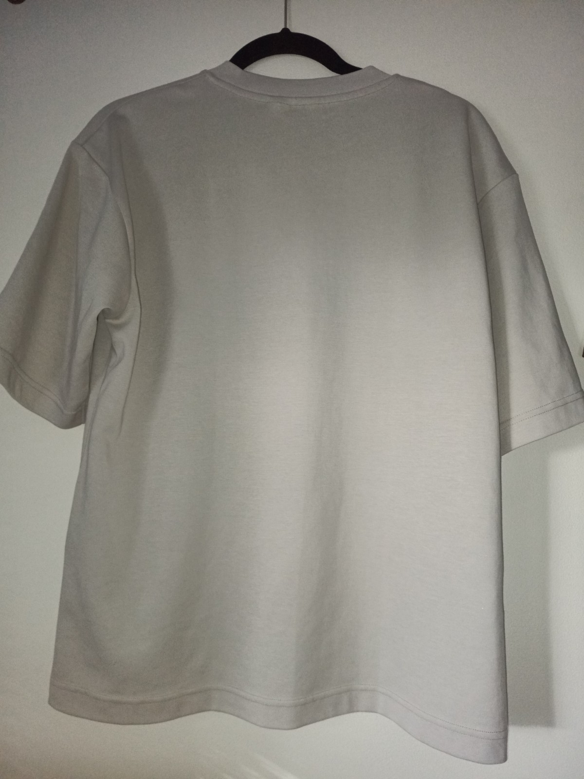 Uniqlo Airsm Oversized T Shirt Mens S -02 Gray + H&M Medium Graphic Tee gallery