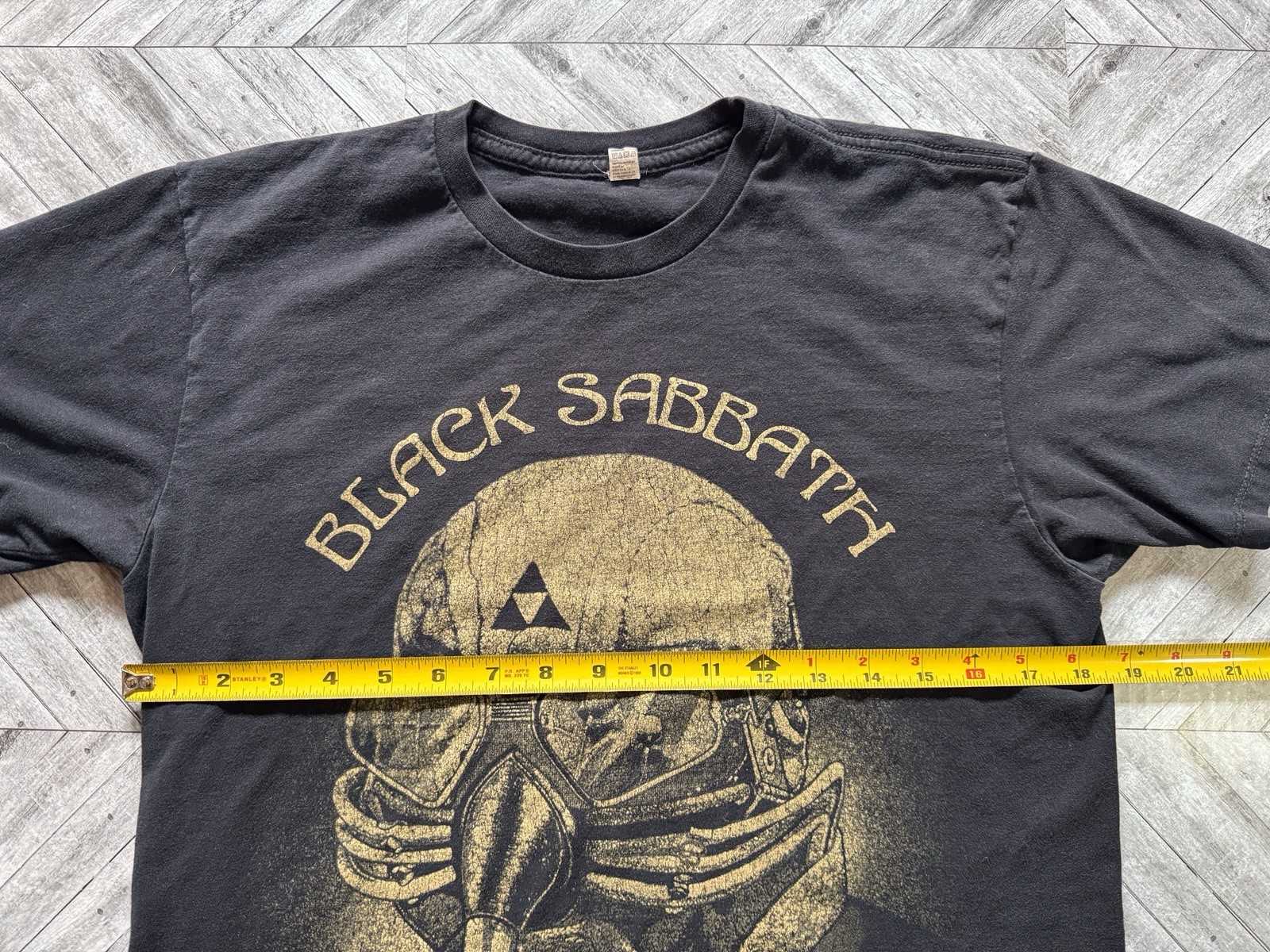 Black Sabbath T-Shirt Mens Medium Black Faded Y2K Henry Pilot Triforce Rock Logo gallery