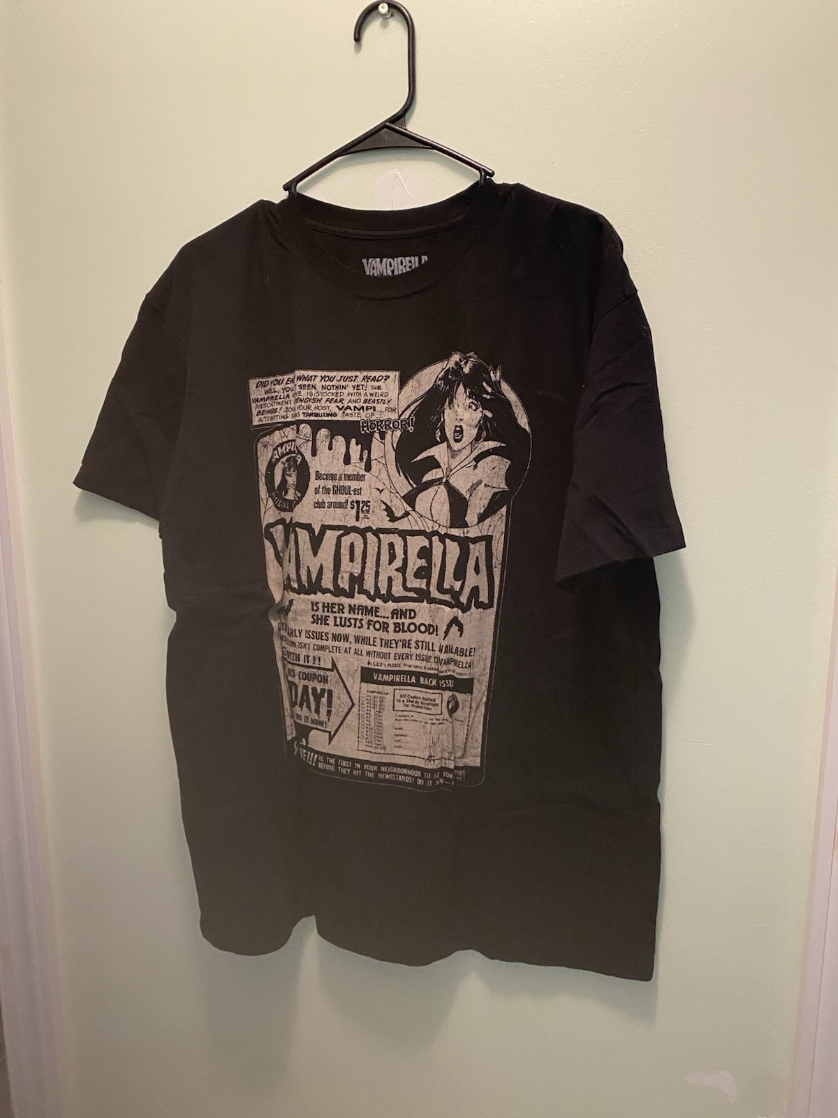 Vampirella Fright Rags Shirt XL Warren Harris Comic Dynamite Entertainment OOP gallery