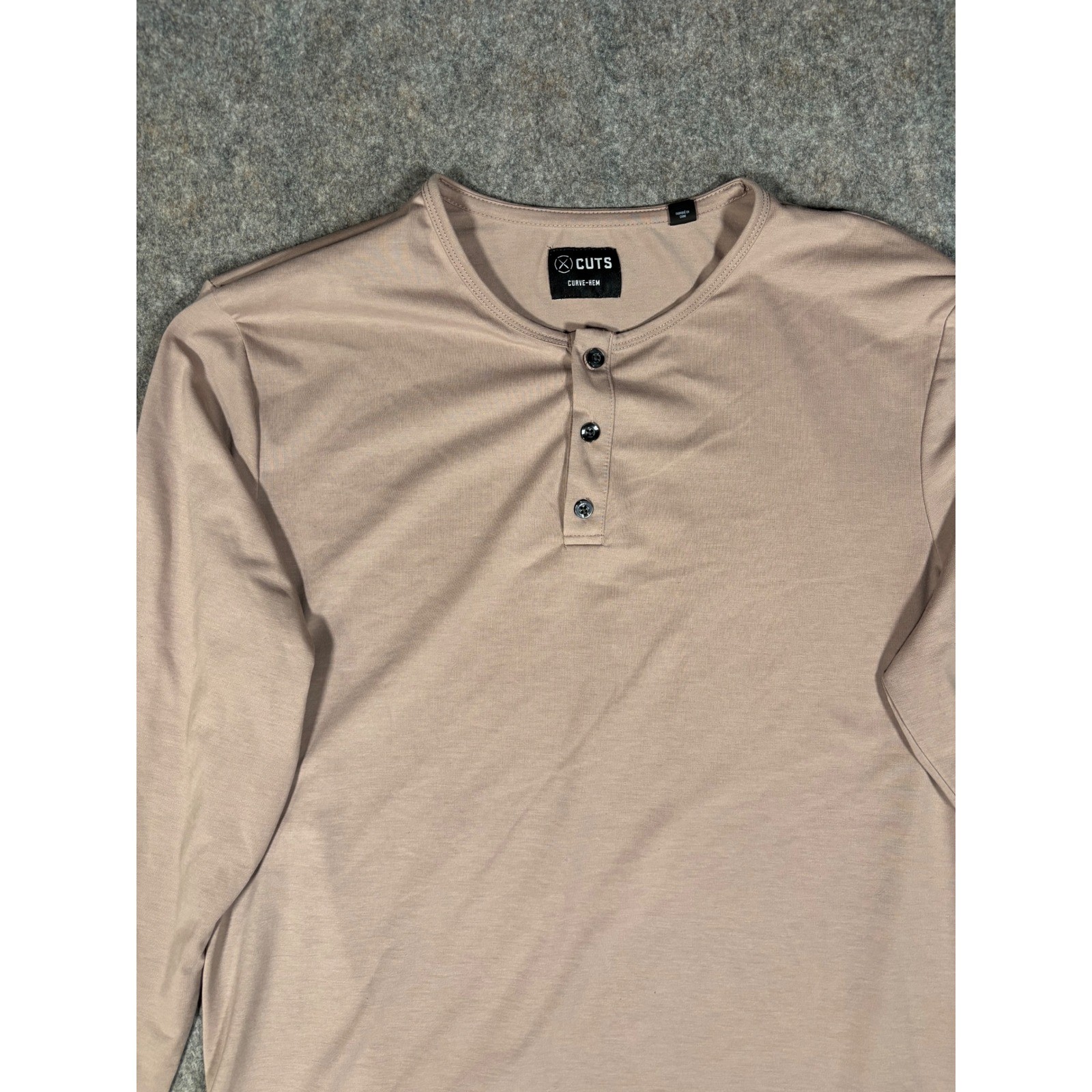 Cuts Henley Curvew-Hem Long Sleeve Shirt Mens XL Tan Stretch Casual Top gallery