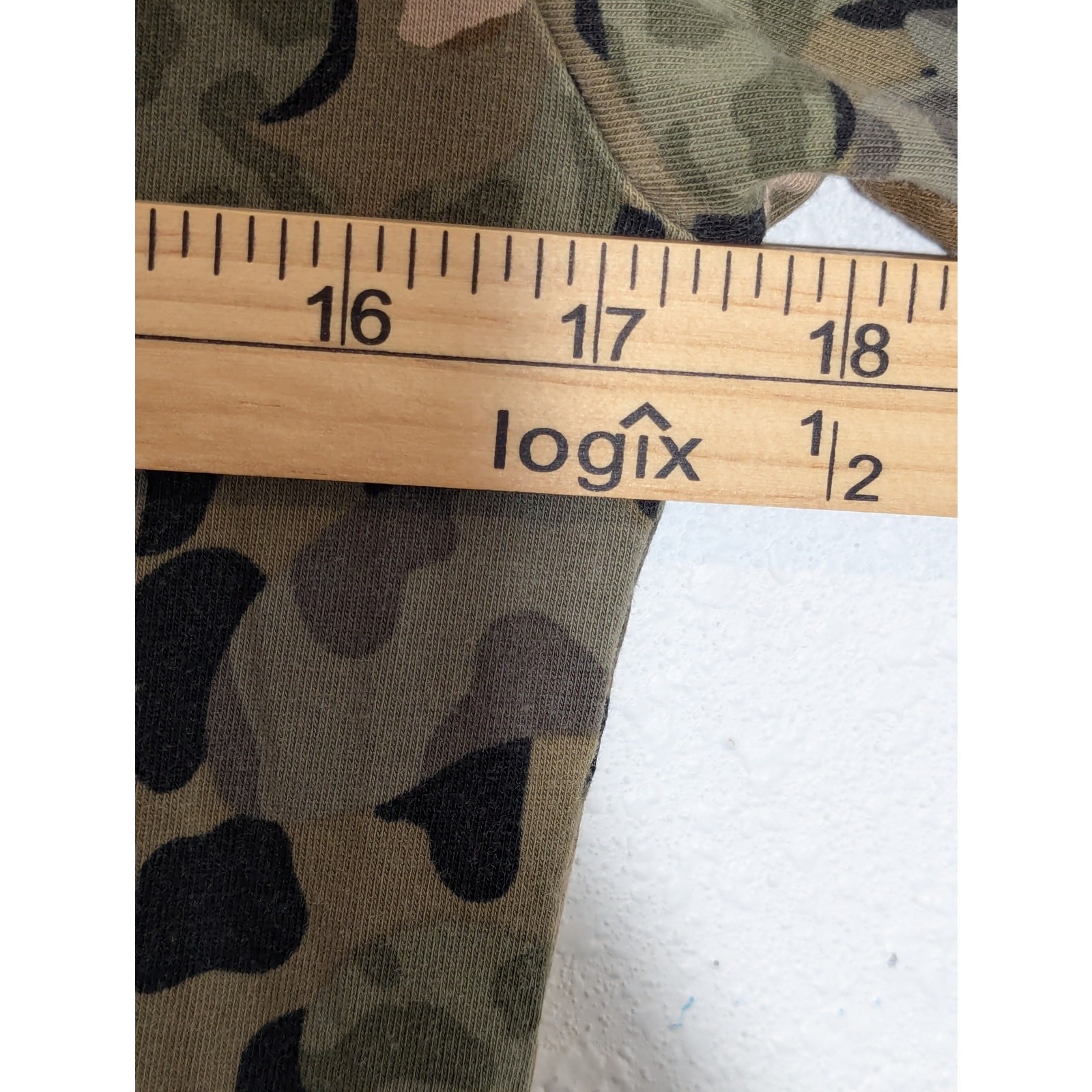 Converse Short Sleeve Camo Print Double Sided Crewneck Graphic Tee XS gallery