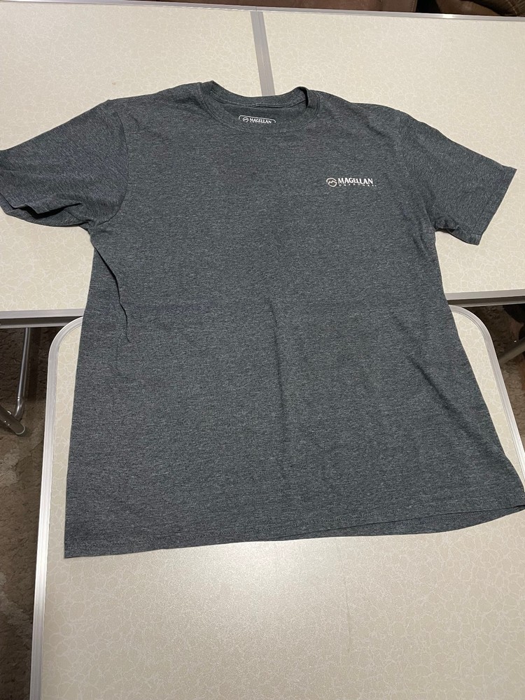 MEN’S SIZE LARGE : MAGELLAN GRAY DUCK HUNTING DOG – COTTON SHORT SLEEVE T-SHIRT