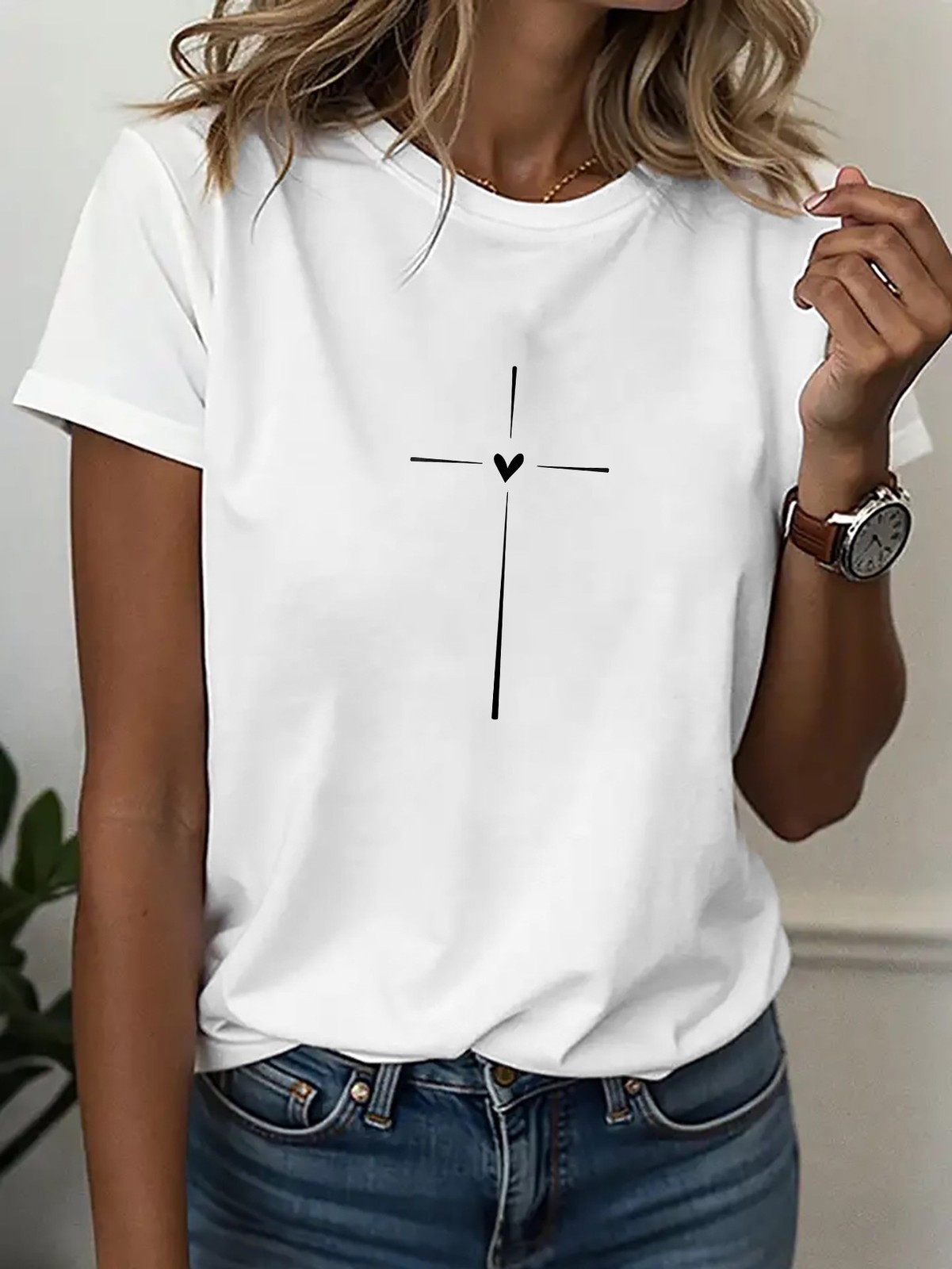 Casual Sports Tee for Unisex,Featuring a Round Neckline And a Easy Cross Heart