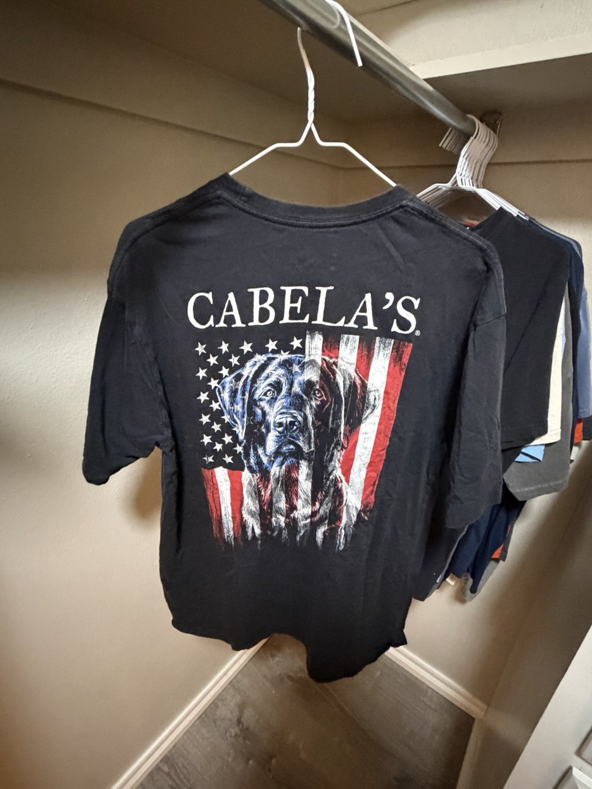 Cabela’s Men’s L Black Short Sleeve Crew Neck USA Flag Dog Graphic T-Shirt