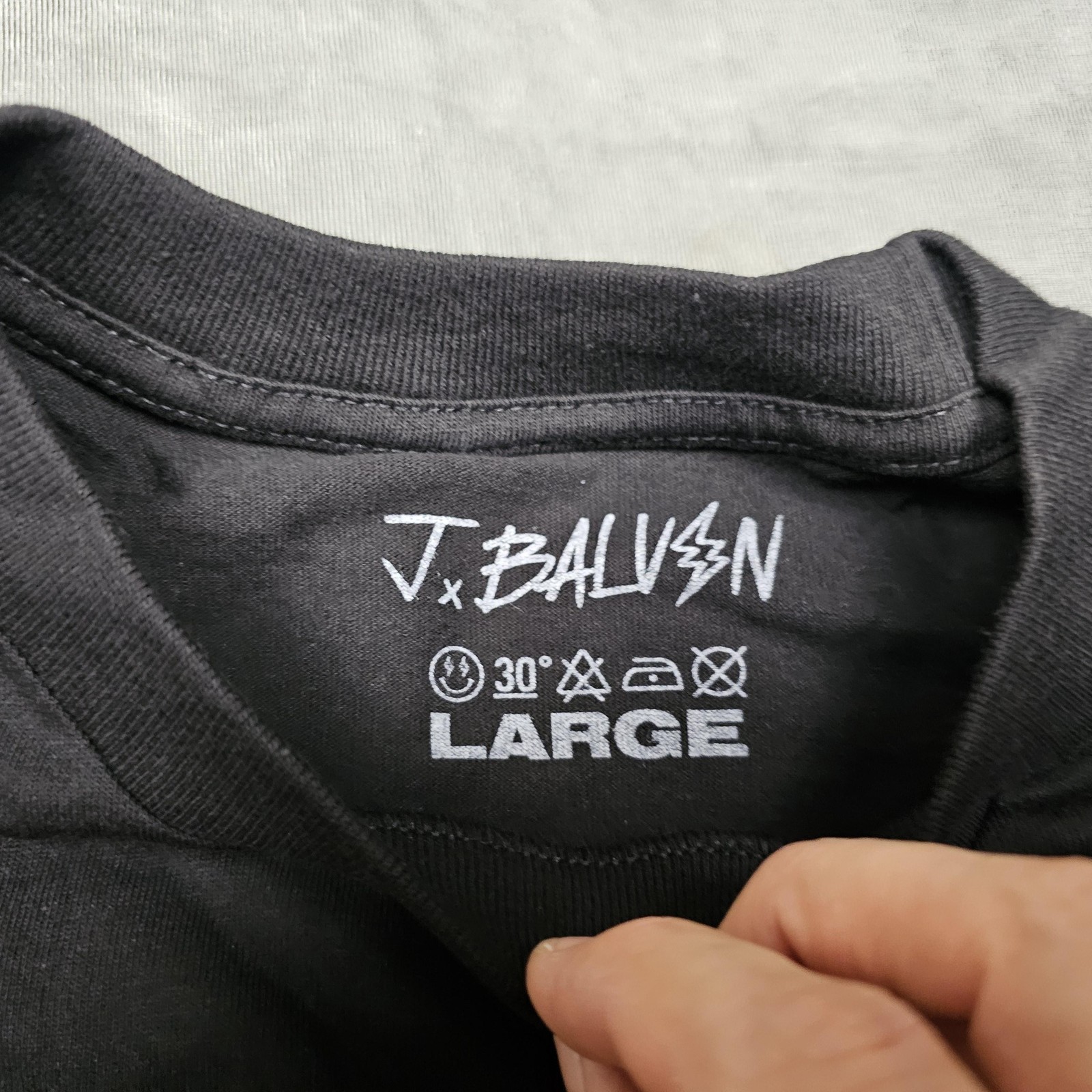 J Balvin Jose Tour Shirt Mens Large Black 2022 Lightning Smiley Face Concert Tee gallery