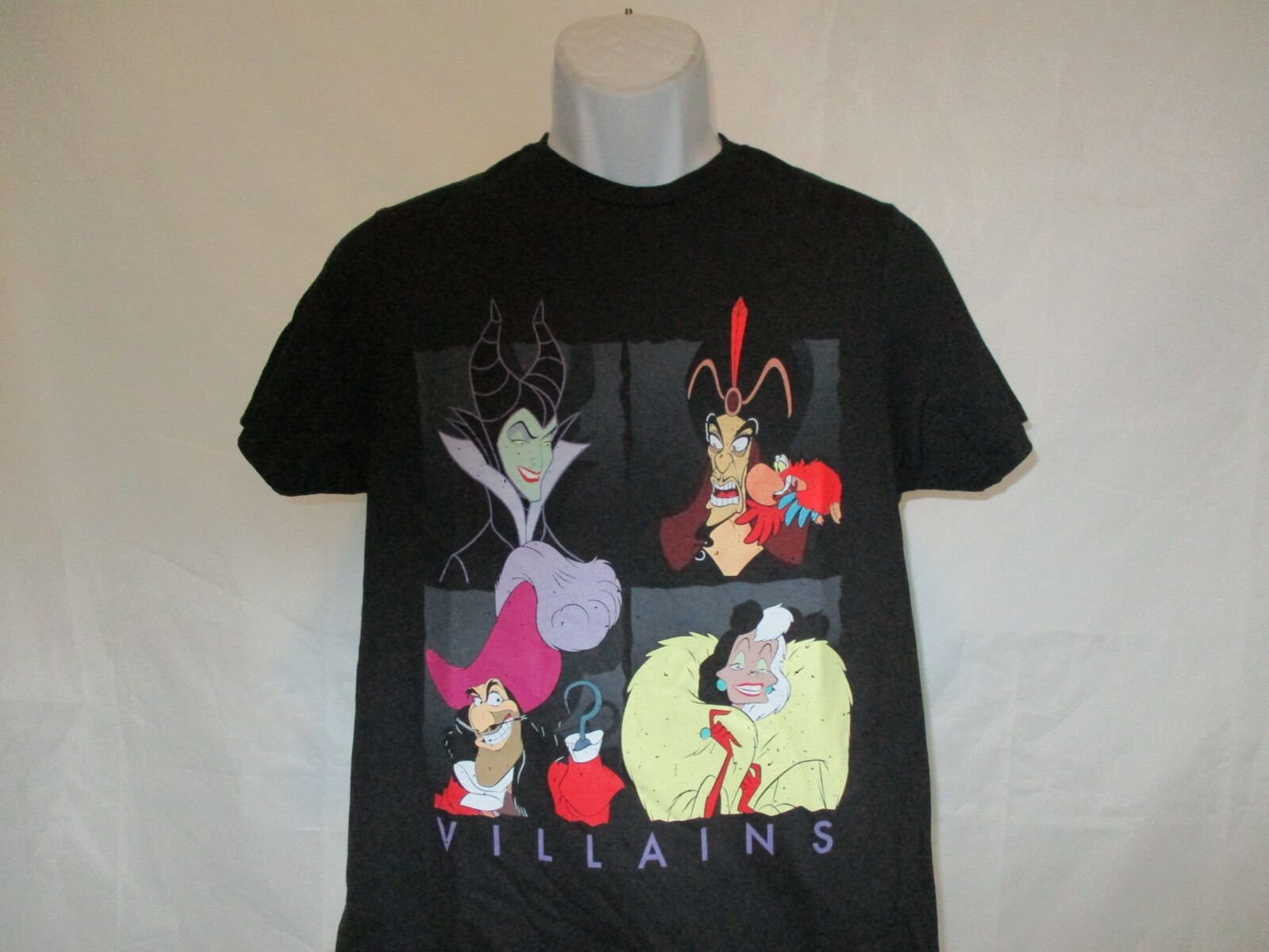 Disney Villains Maleficent, Cpt Hook, Ursula, Black T-shirt – Men’s S – L NEW