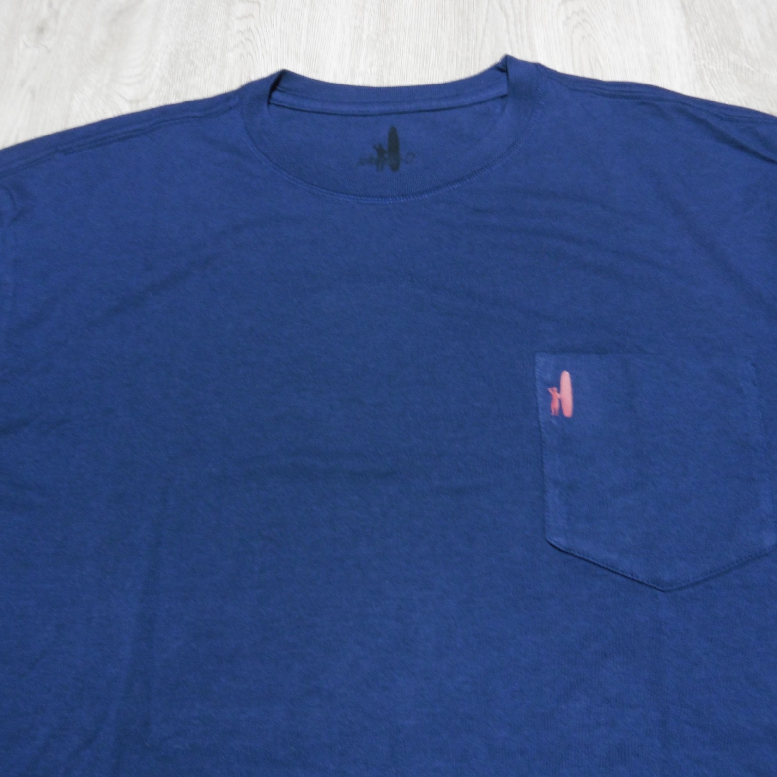 Johnnie-O Men's L Surfer Stripes Crewneck T-Shirt Navy Blue SS 1 Pocket gallery