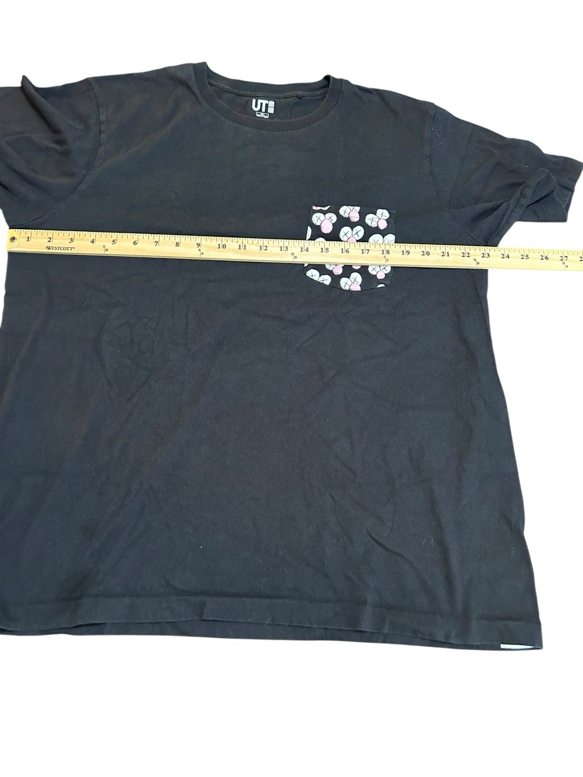 Kaws x Uniqlo UT 2019 Pocket T Shirt Men’s XL Black gallery