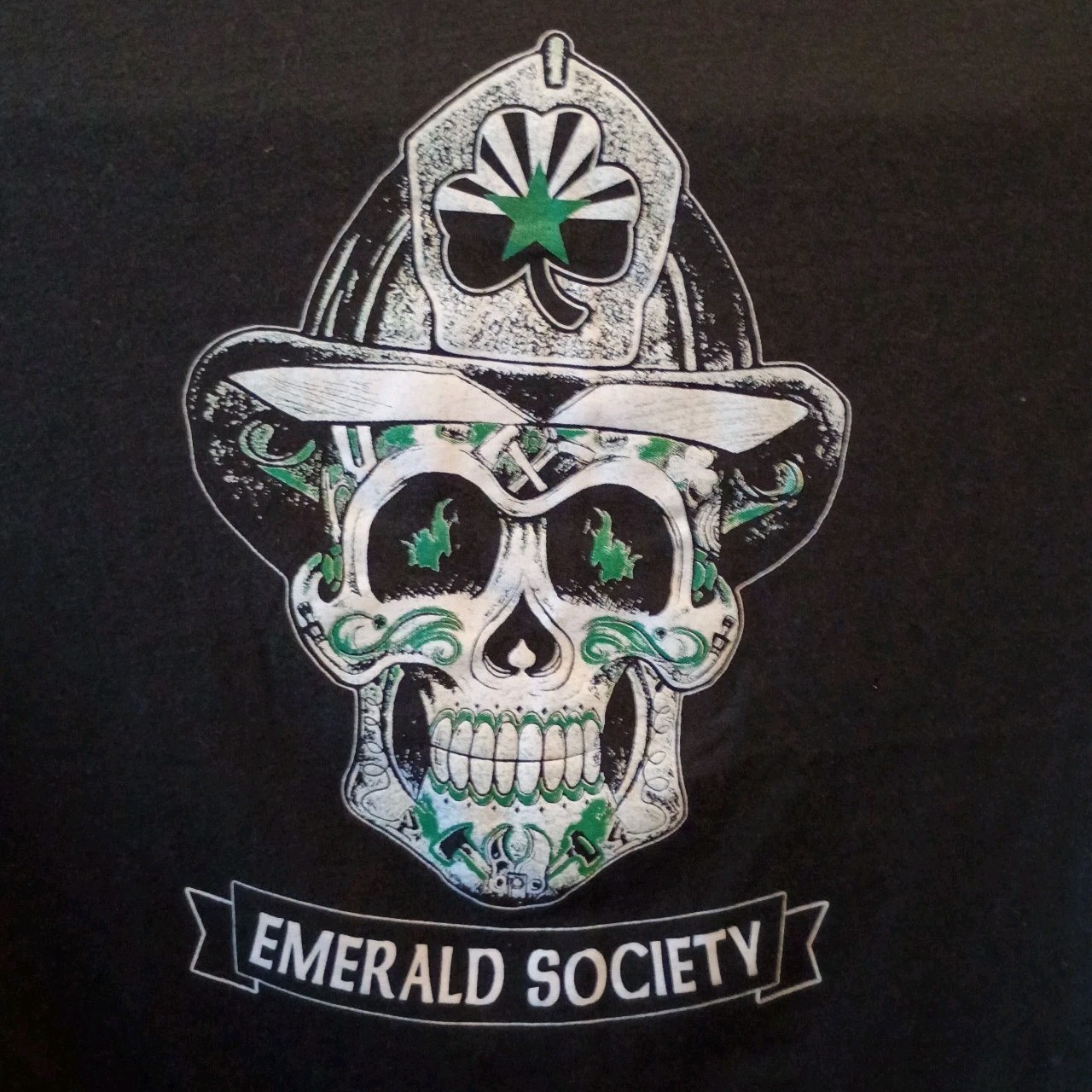 Graphic T-shirt L Black Green Emerald Society Skully Sugar Skull Irish Fireman