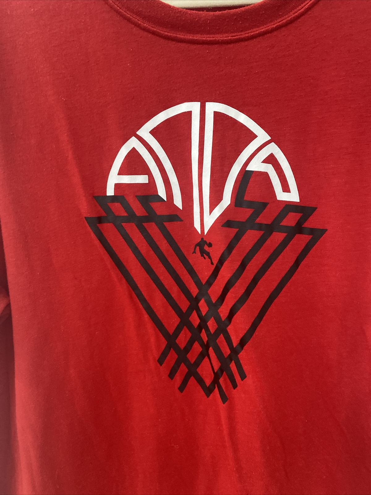 And1 Shirt Men's Extra Large Red Solid Short Sleeve Basketball Hoop Logo gallery