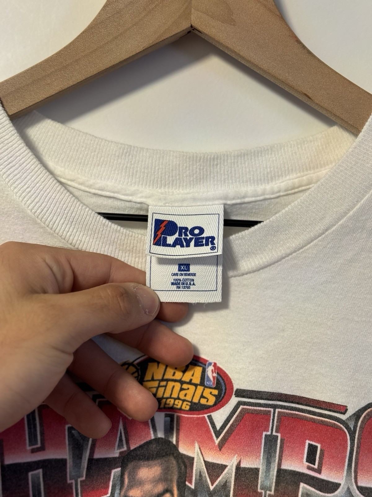 90s Single Stitch Chicago Bulls Championship Team T-shirt Size XL gallery