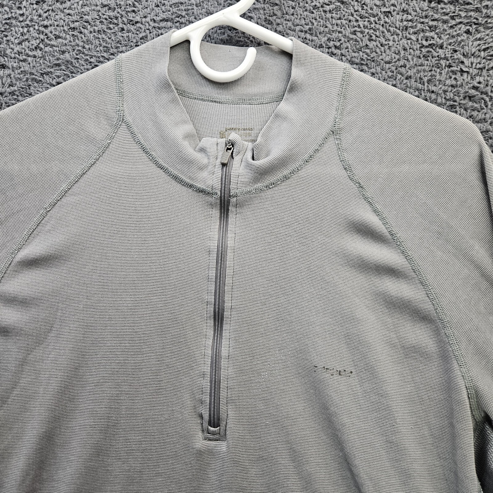Patagonia Capilene 1/2 Zip Baselayer Silver Polyester Men Large *Small Holes gallery