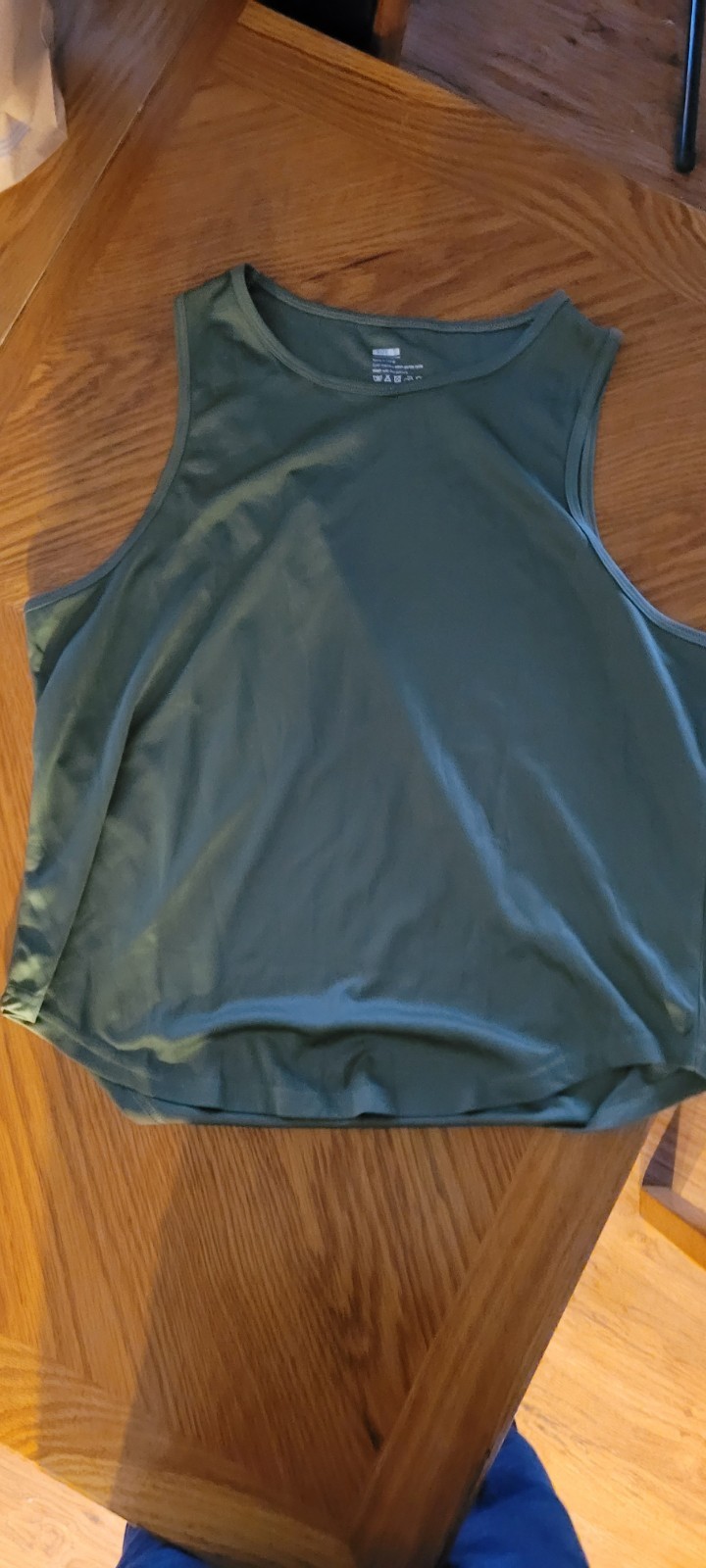 Mens tank tops Size L See measurement’s in pics Set of 6