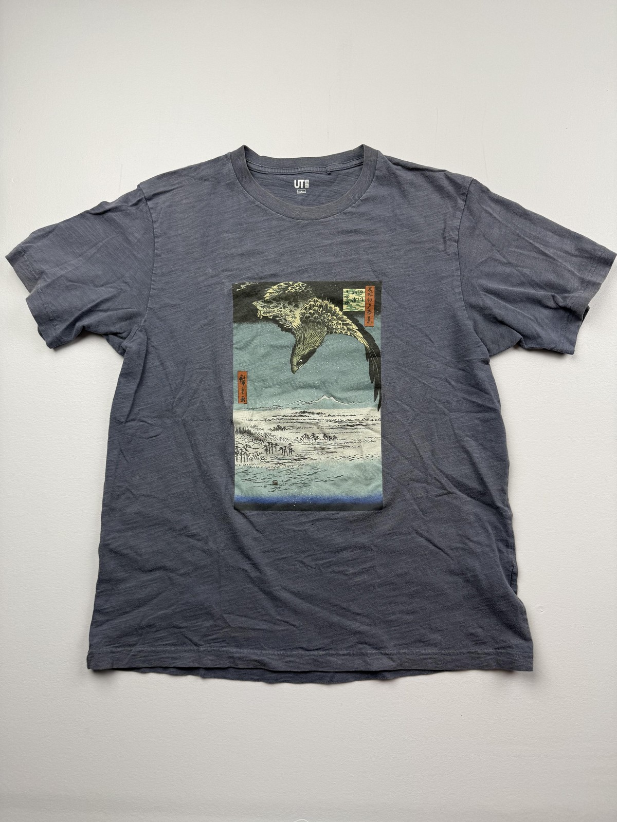 Uniqlo UT Shirt Mens Large Gray Japanese Art Hawk Mt Fuji Graphic Tee Two Sided