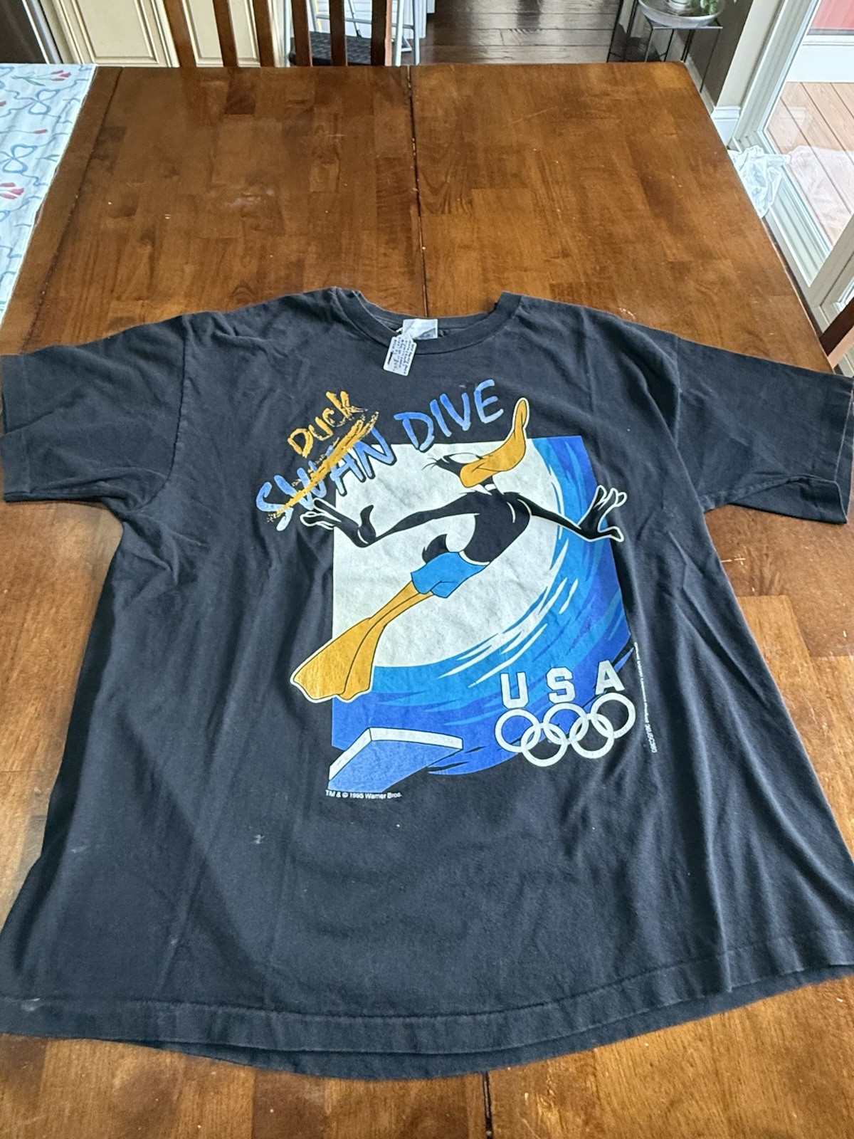 Vintage 1995 Daffy Duck Swan Duck Dive Olympics Tee in adult XL gallery