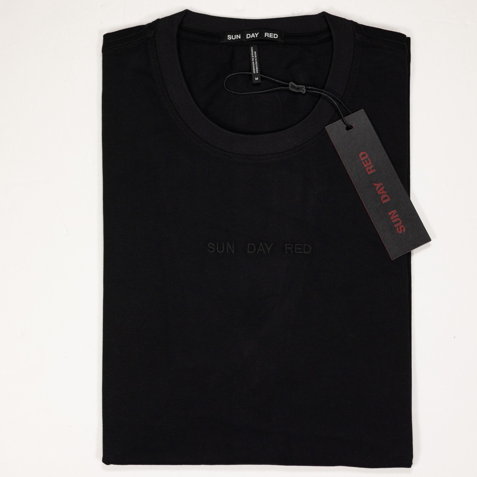 Sun Day Red Black SSDK Matter T Shirt M Tiger Woods NWT