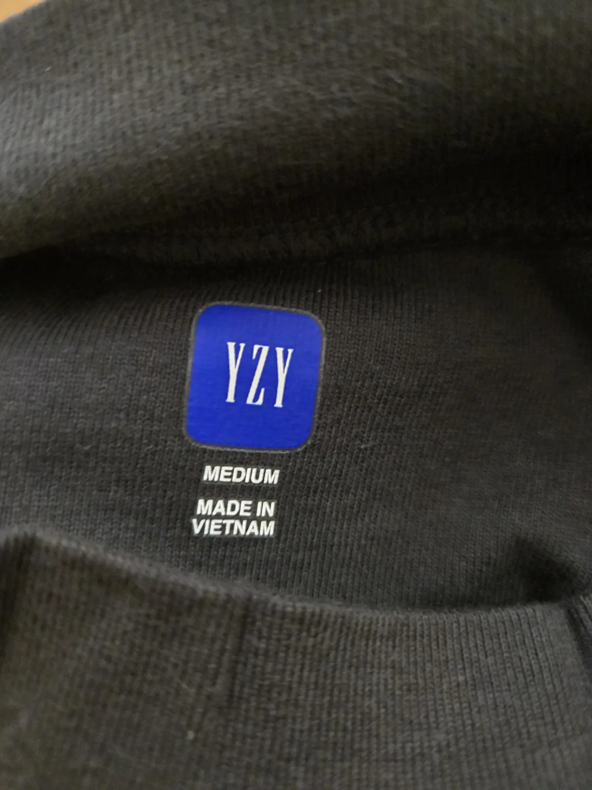 BRAND NEW YEEZY GAP 78 CROP DOVE NO SEAM TEE BLACK gallery