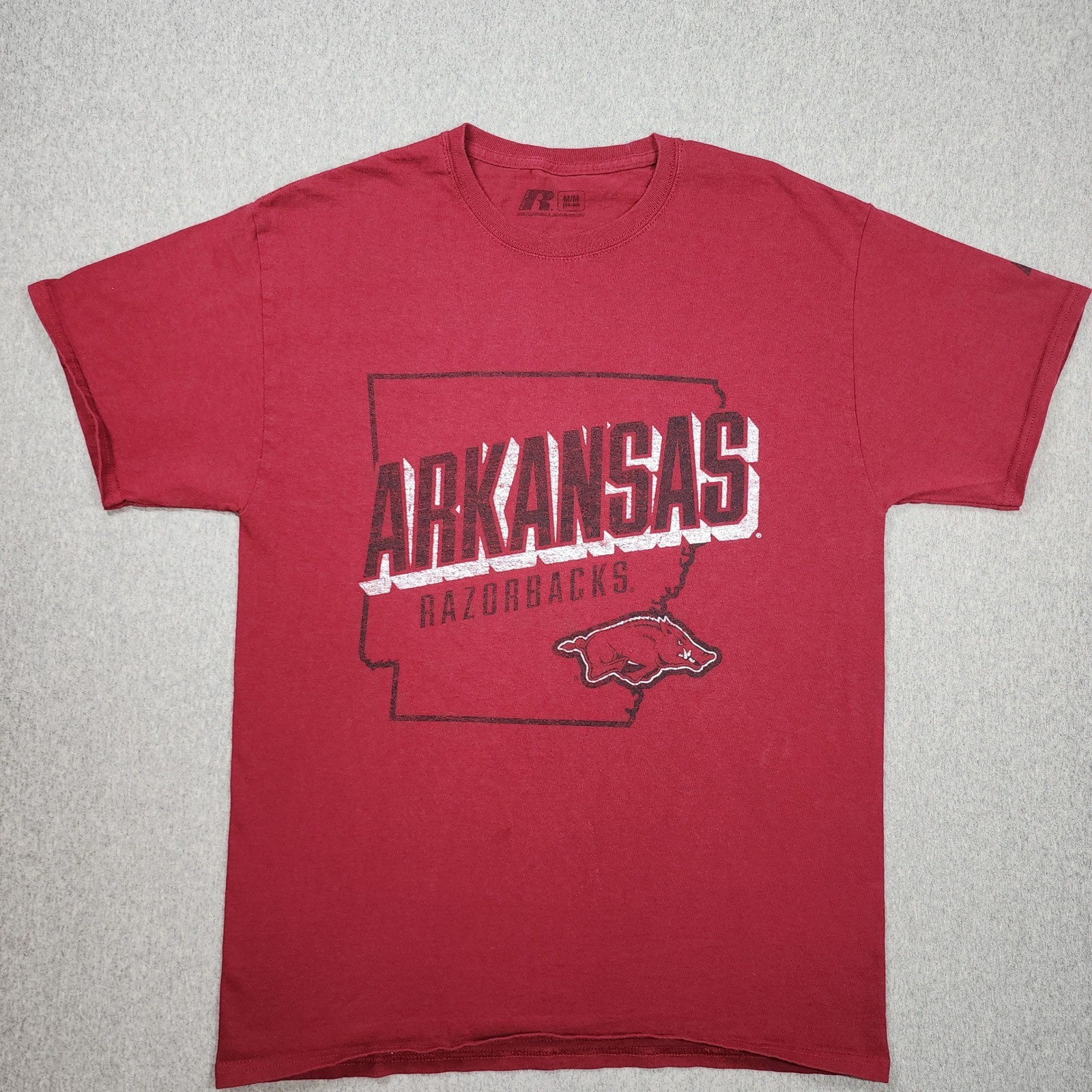 Russell Athletic Arkansas Razorbacks T-Shirt Mens Medium Red Distressed Logo