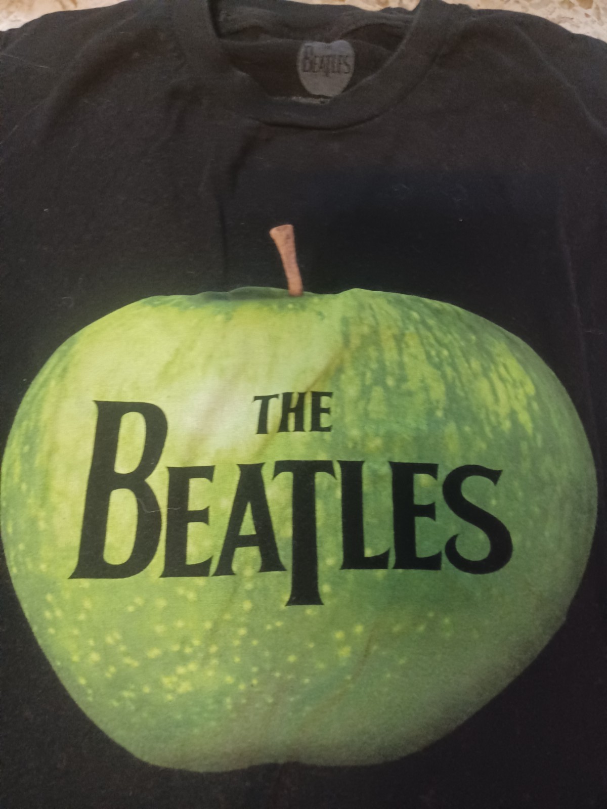 The Beatles Apple LOGO Tee Medium Black & Green gallery
