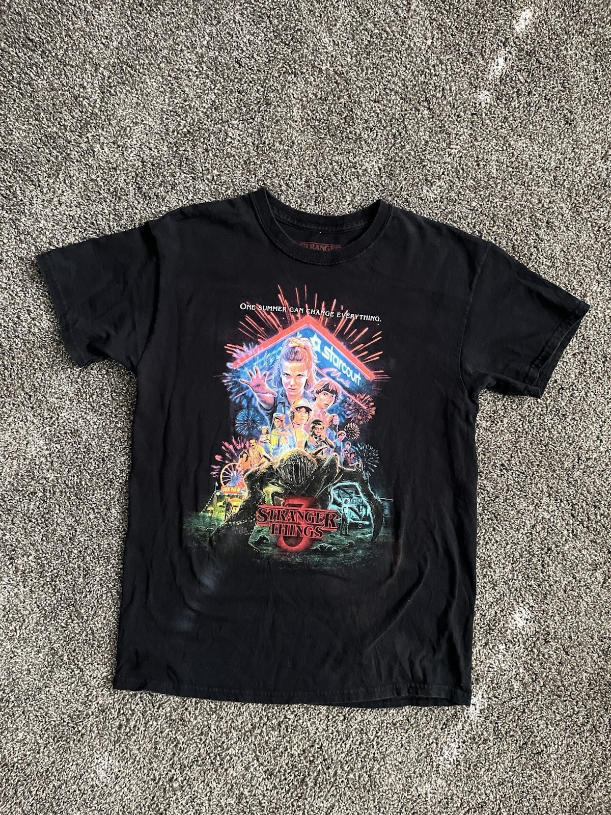 Stranger Things Season 3 Poster Graphic T-shirt Men’s Sz M Women’s Sz L *EUC* gallery