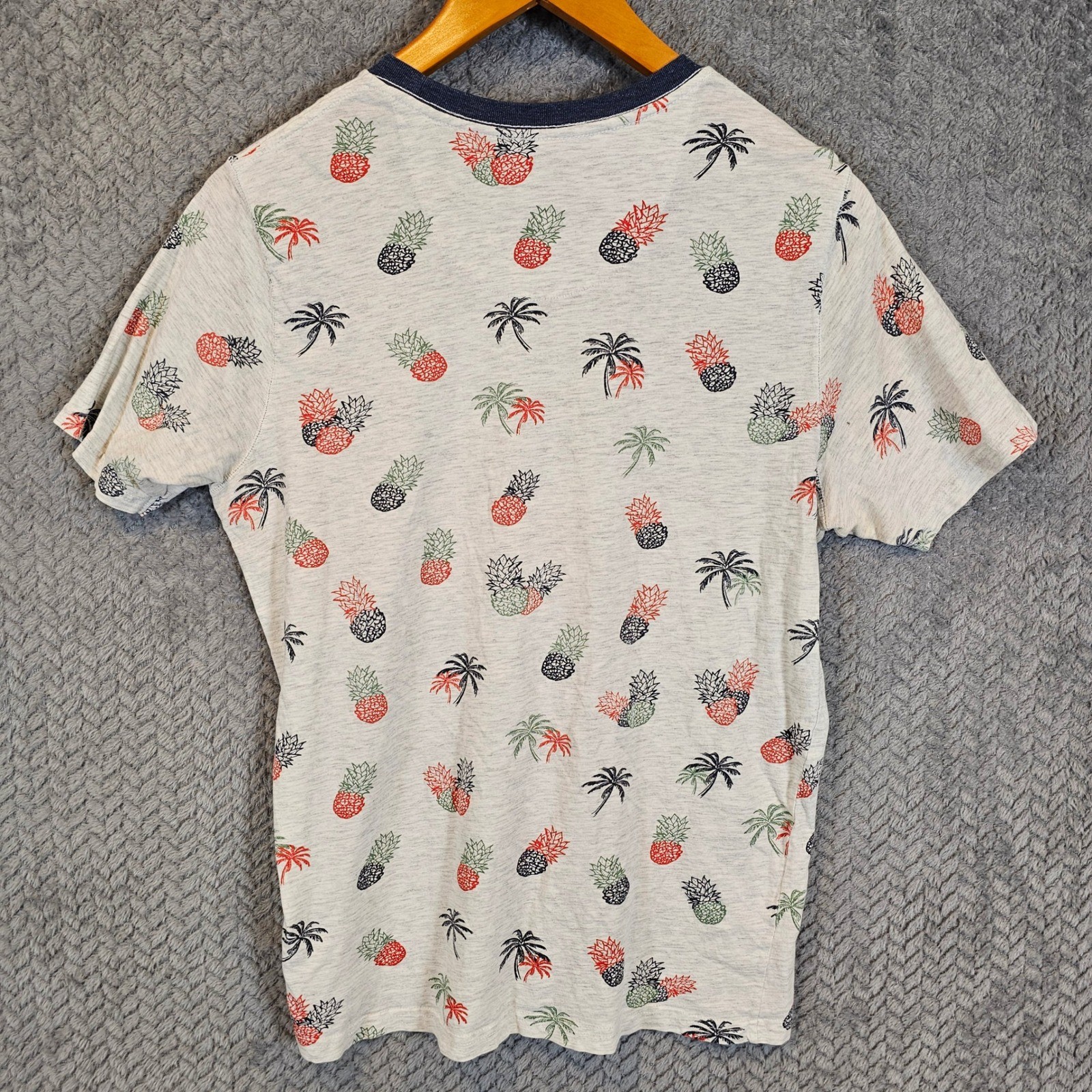 Free Planet Mens Pineapple Palm Tree Print Organic Cotton T-Shirt Gray Medium gallery