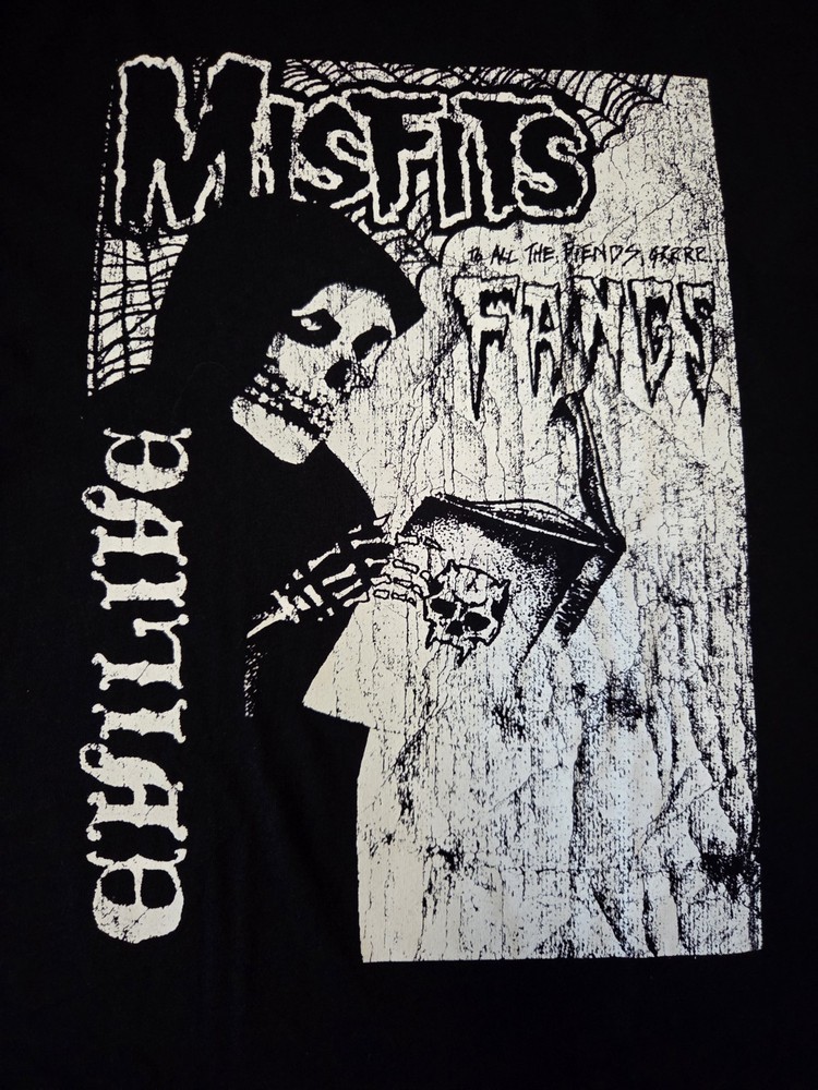 NWOT Misfits “To All The Fiends, Grrr …Fangs” Black 100% Cotton T-shirt XLarge