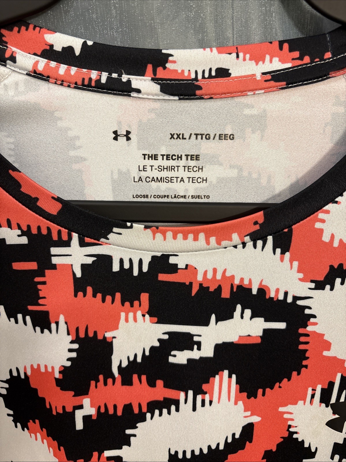 Under Armour HeatGear Tech Tee Mens XXL Red Black White Camo Athletic Shirt gallery