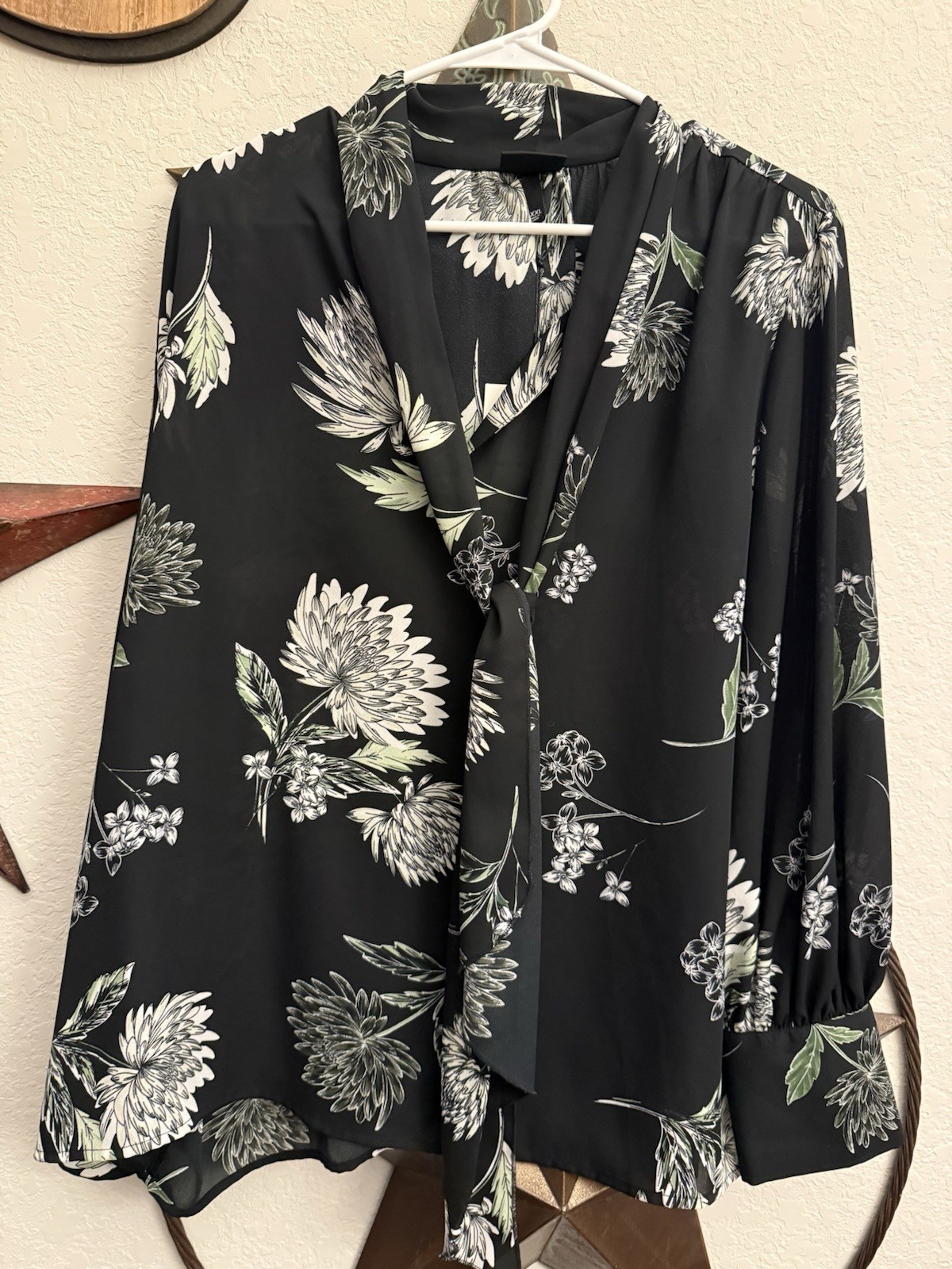 Who what Where Shirt, Black and Green Silky Long Sleeved Blouse. Size XXL. gallery