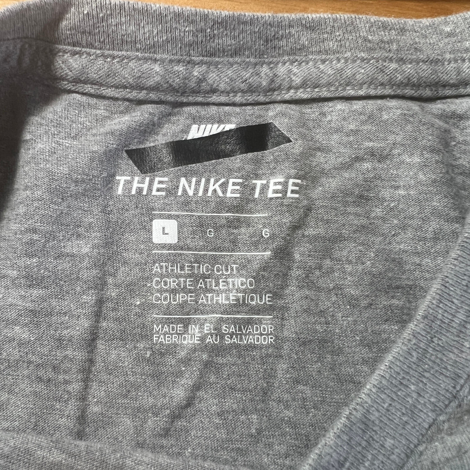 Nike Tee Athletic Cut Men Size L Solid Gray Sparkling Logo Crew-Neck T-Shirt gallery