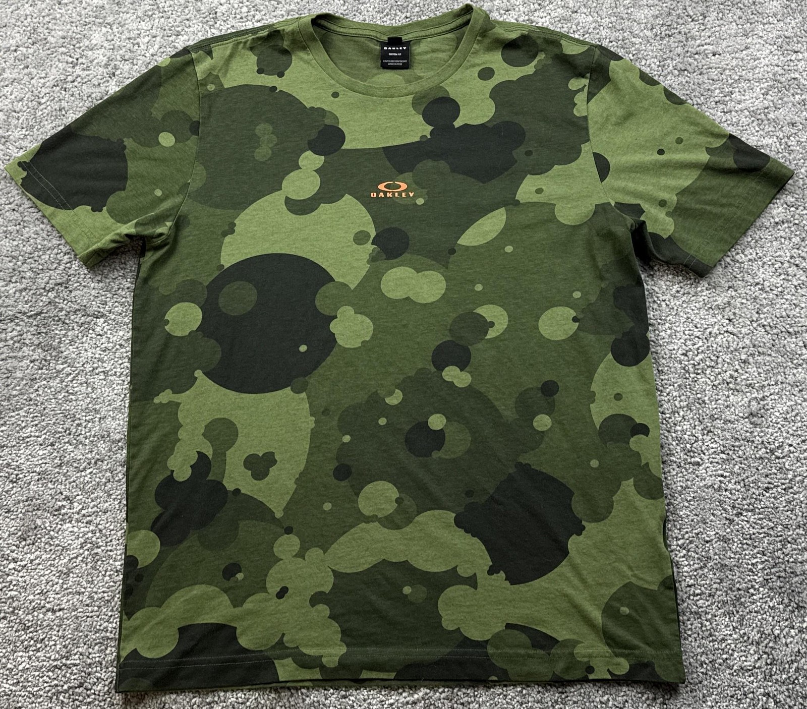 Oakley Shirt Mens Medium Green Camo Logo Graphic Tee Custom Fit Casual Soft