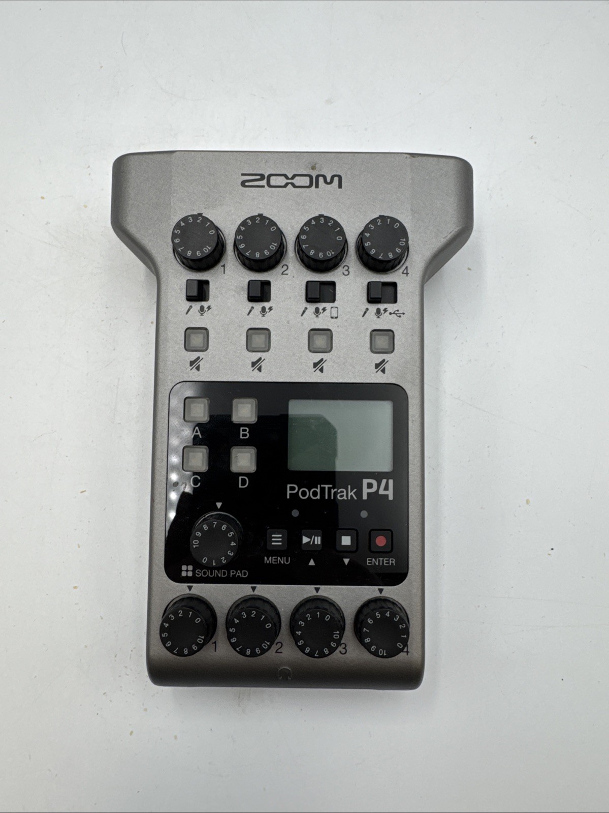 Zoom PodTrak P4 Podcast Recorder 4 Inputs With 32GB Card UNTESTED