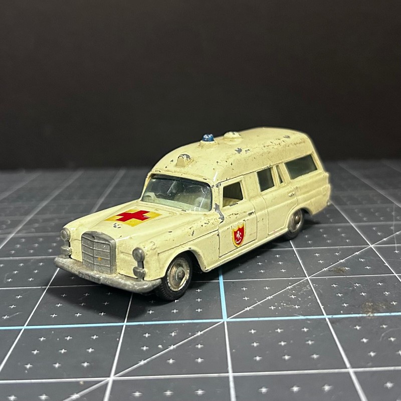 Vintage Lesney Matchbox King Size K-6 Mercedes Benz Binz Ambulance 1:43 Scale