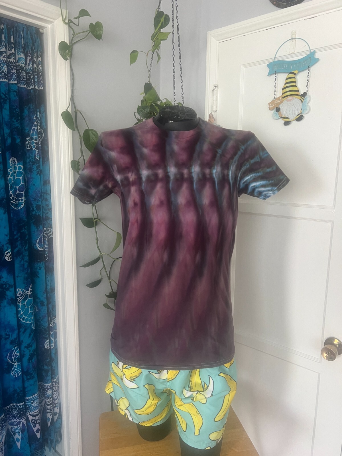 Roll Fold Ice Tie Dye T-Shirt, Unisex M SS Crew, Reddish Purple Wave gallery
